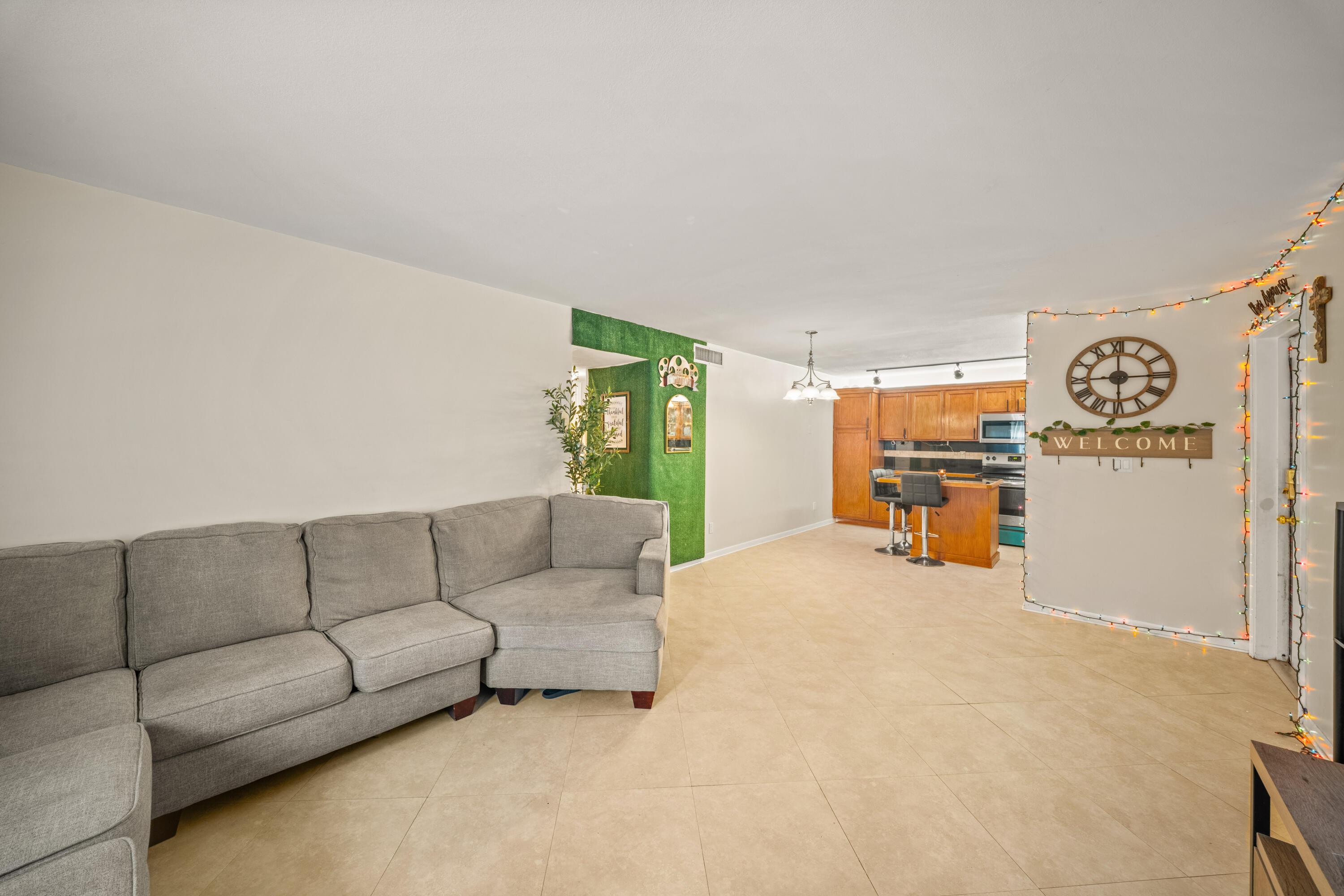 4528 SW 54th Street 302-B, Dania Beach, FL 33314, Dania Beach - Photo 2