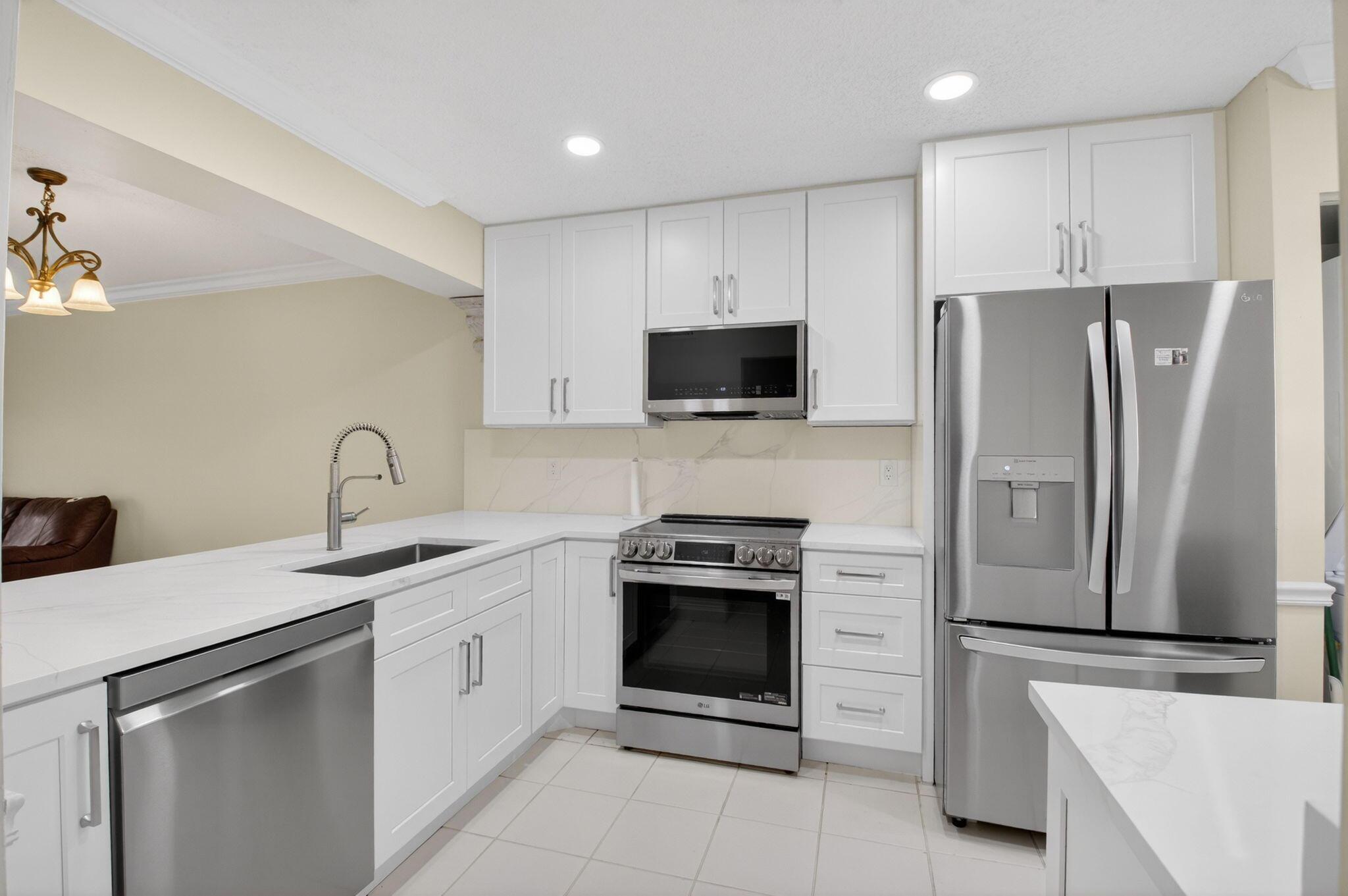159 NW 70th Street 403, Boca Raton, FL 33487, Boca Raton - Photo 2