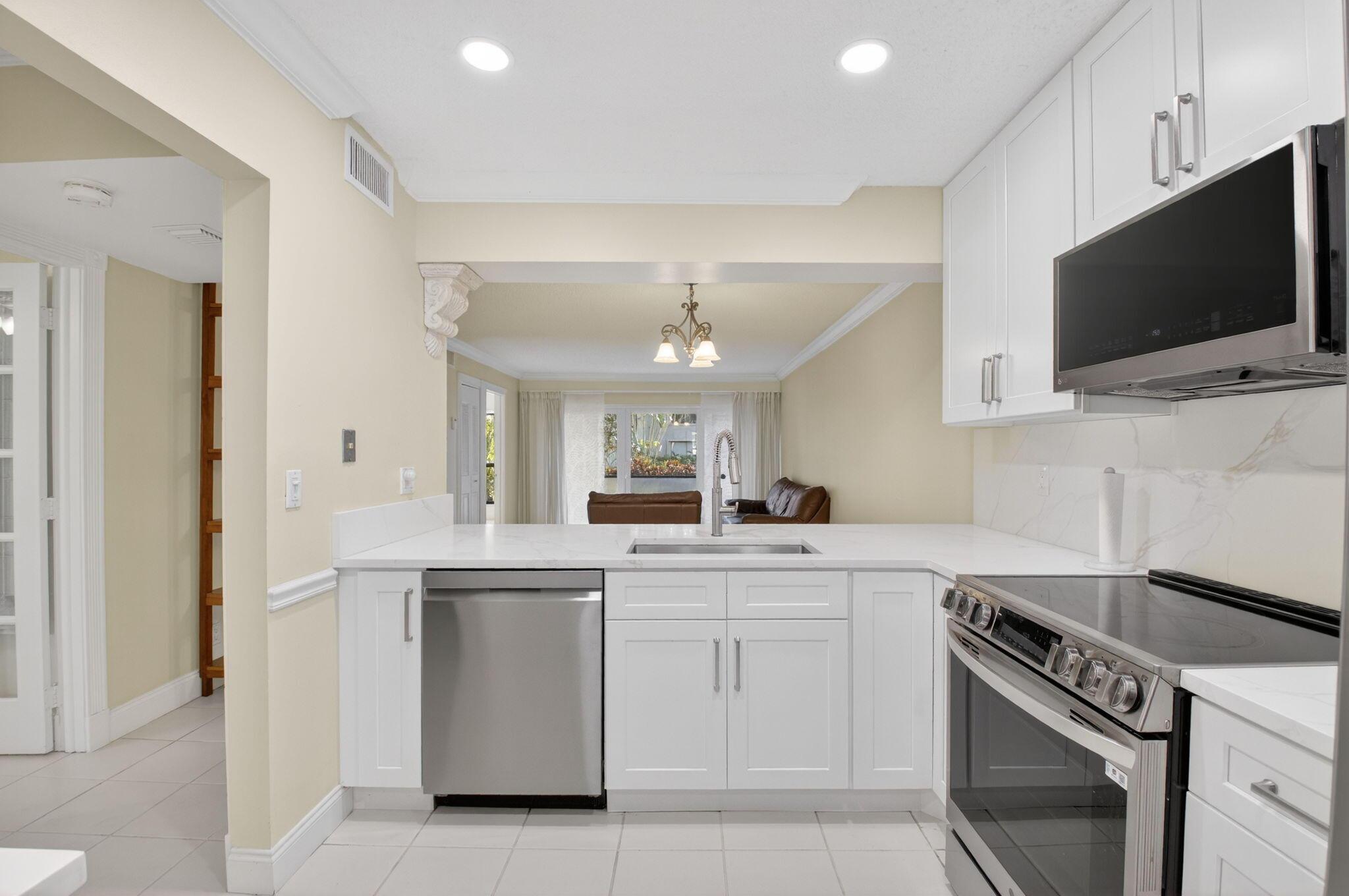159 NW 70th Street 403, Boca Raton, FL 33487, Boca Raton - Photo 4