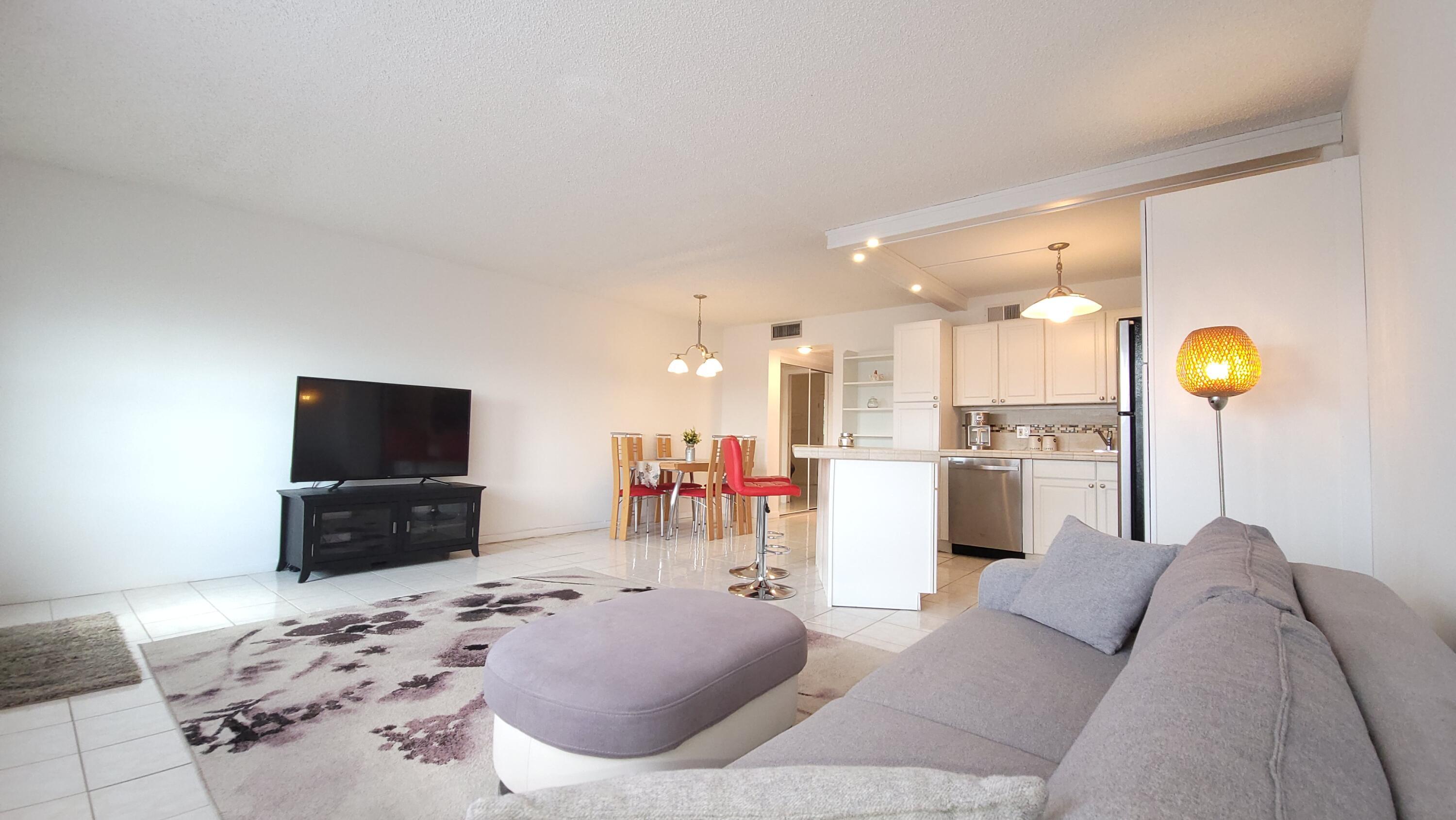 405 Southampton A, West Palm Beach, FL 33417, West Palm Beach - Photo 3