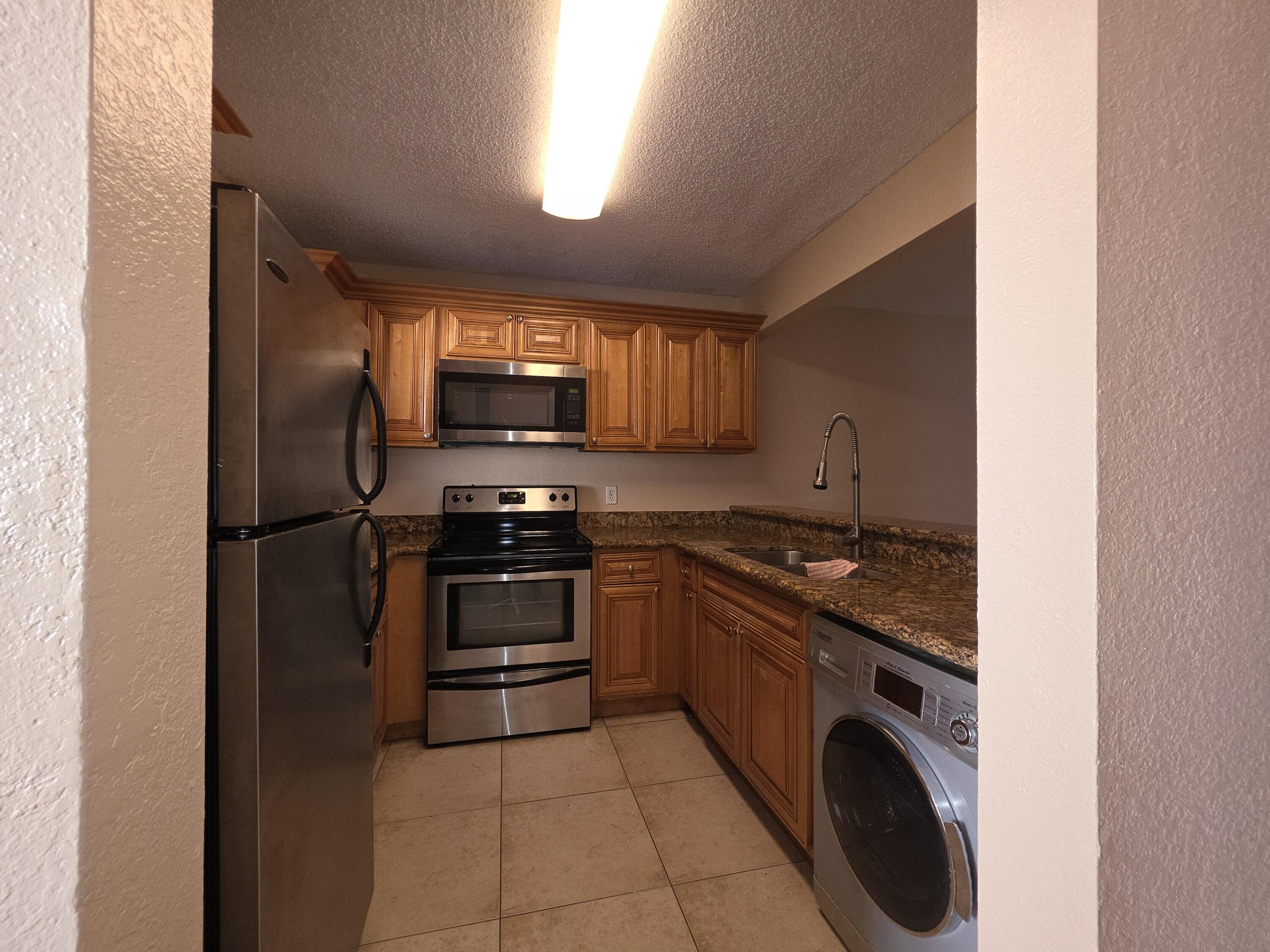1542 Lake Crystal Drive H, West Palm Beach, FL 33411, West Palm Beach - Photo 4