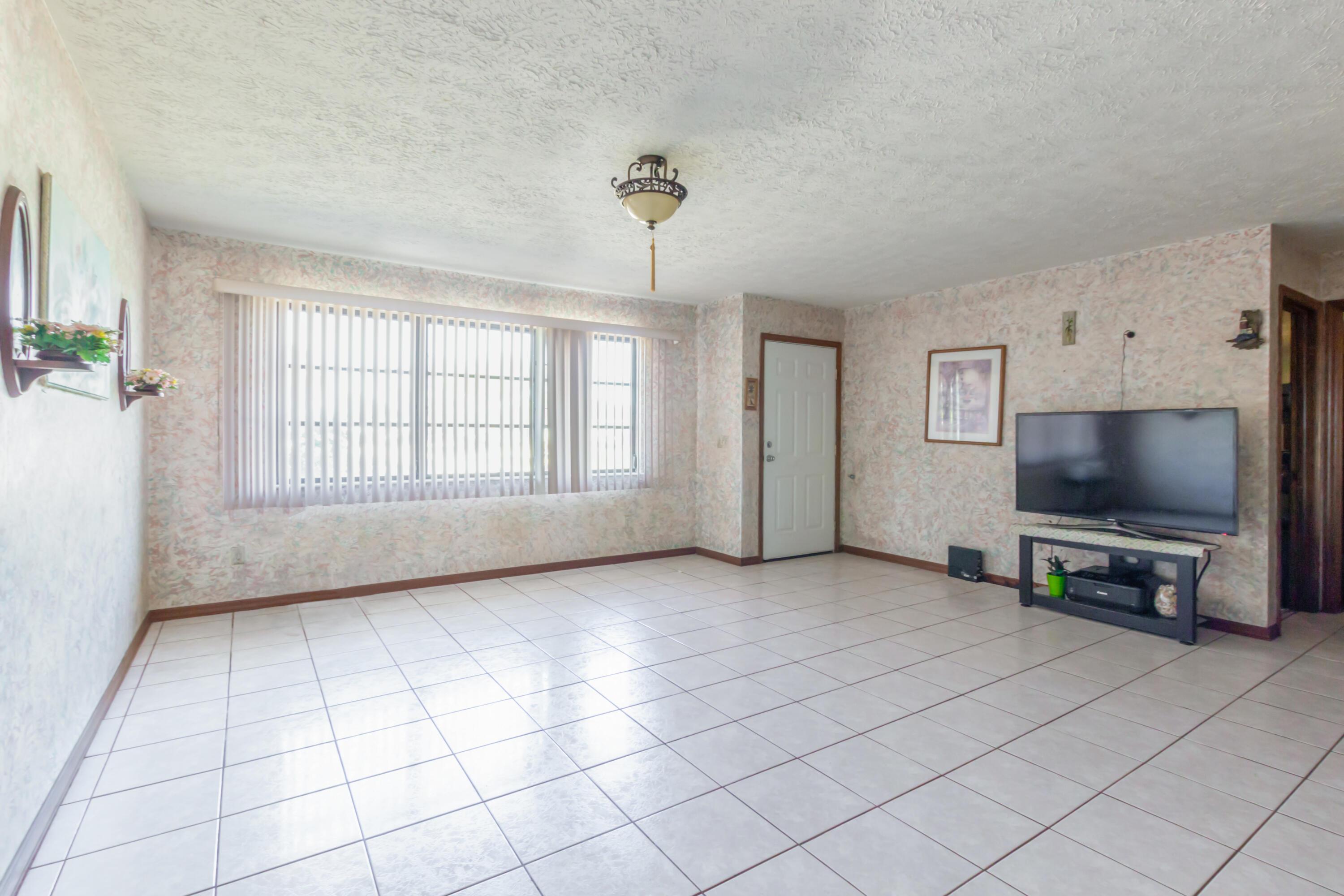 372 SW Carter Avenue, Port St. Lucie, FL 34983, Port St. Lucie - Photo 4