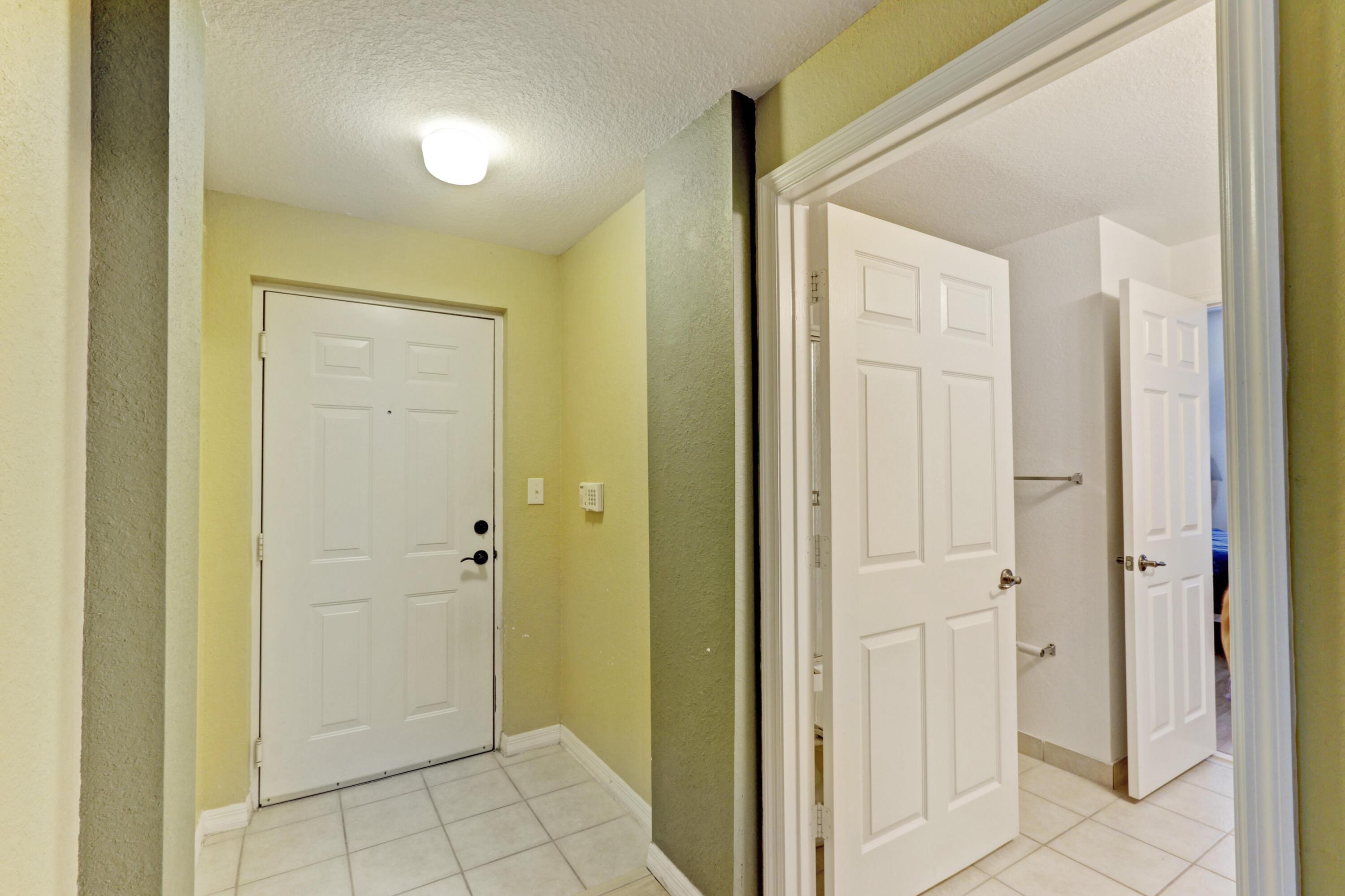2806 Veronia Drive 301, Palm Beach Gardens, FL 33410, Palm Beach Gardens - Photo 4