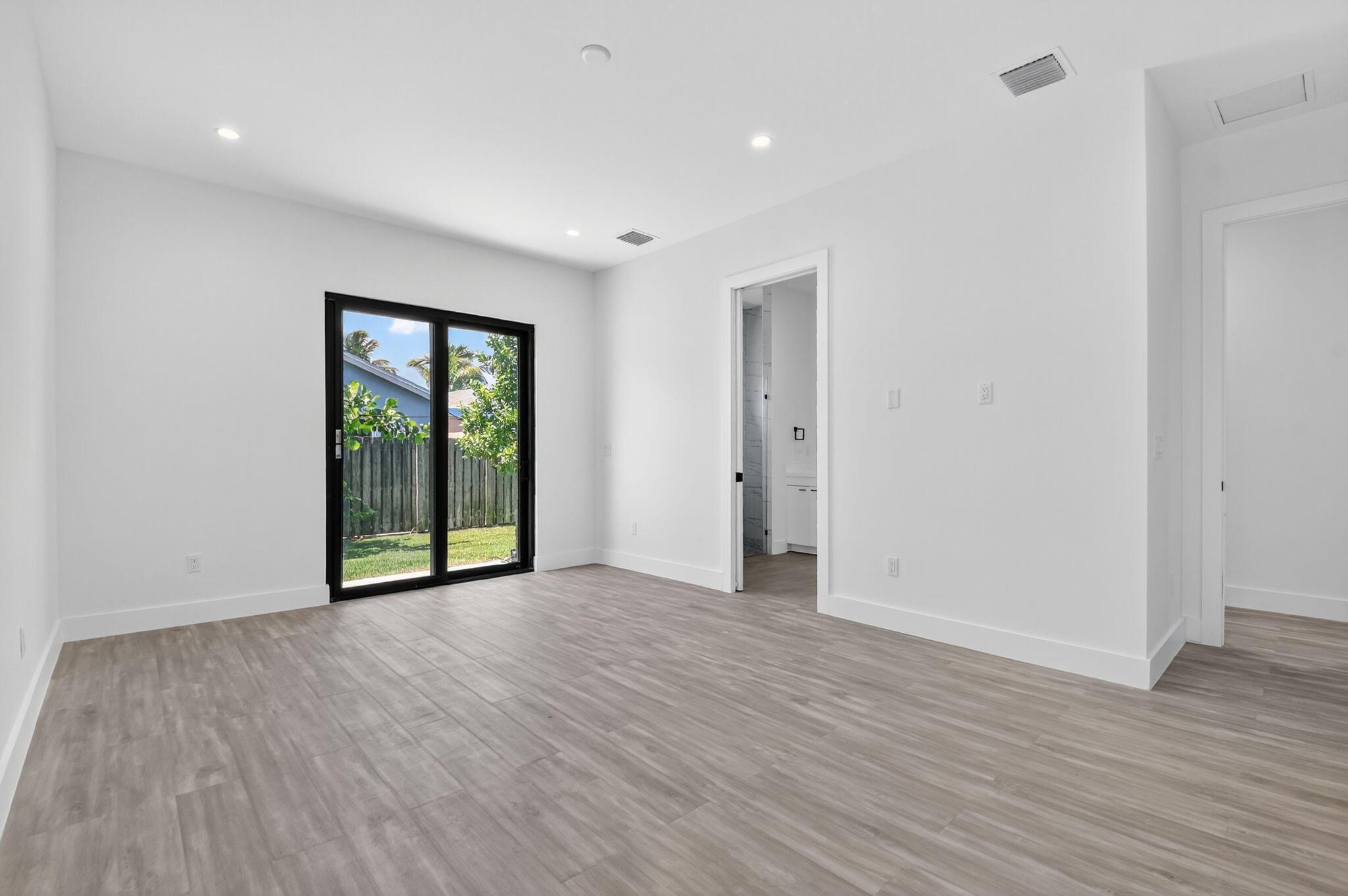 3920 Espan Court, Palm Springs, FL 33461, Palm Springs - Photo 4