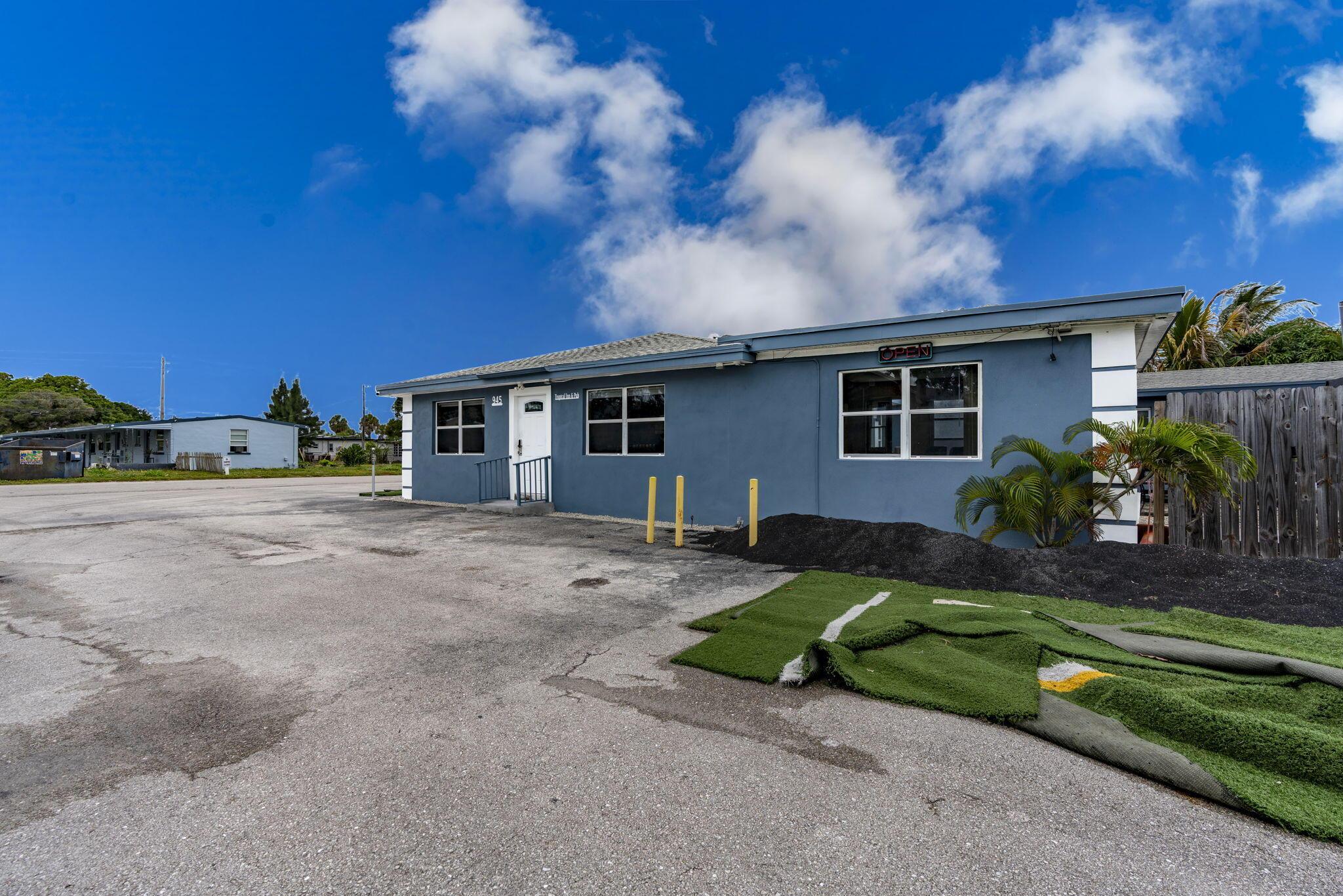945 Miner Road, Lake Worth, FL 33462, Lake Worth - Photo 3