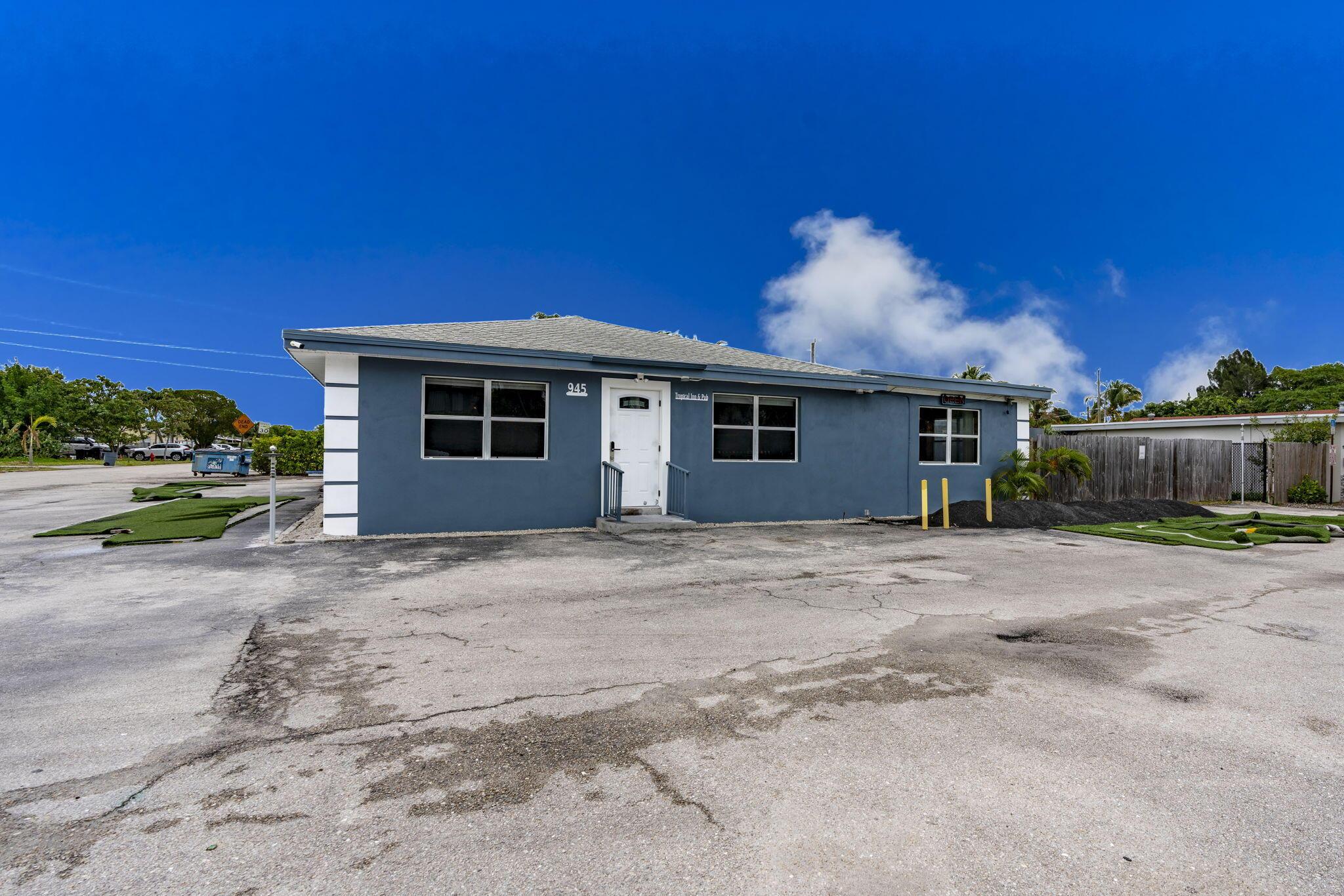 945 Miner Road, Lake Worth, FL 33462, Lake Worth - Photo 4