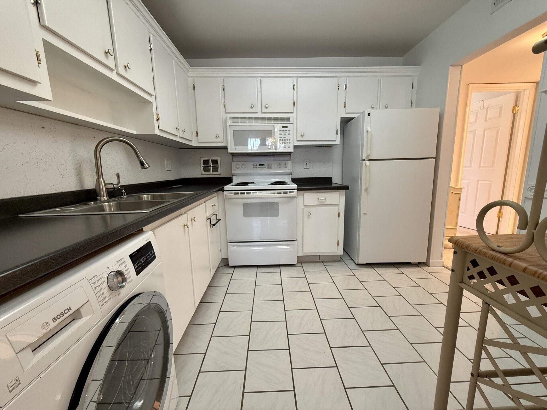 189 Stratford N, West Palm Beach, FL 33417, West Palm Beach - Photo 4