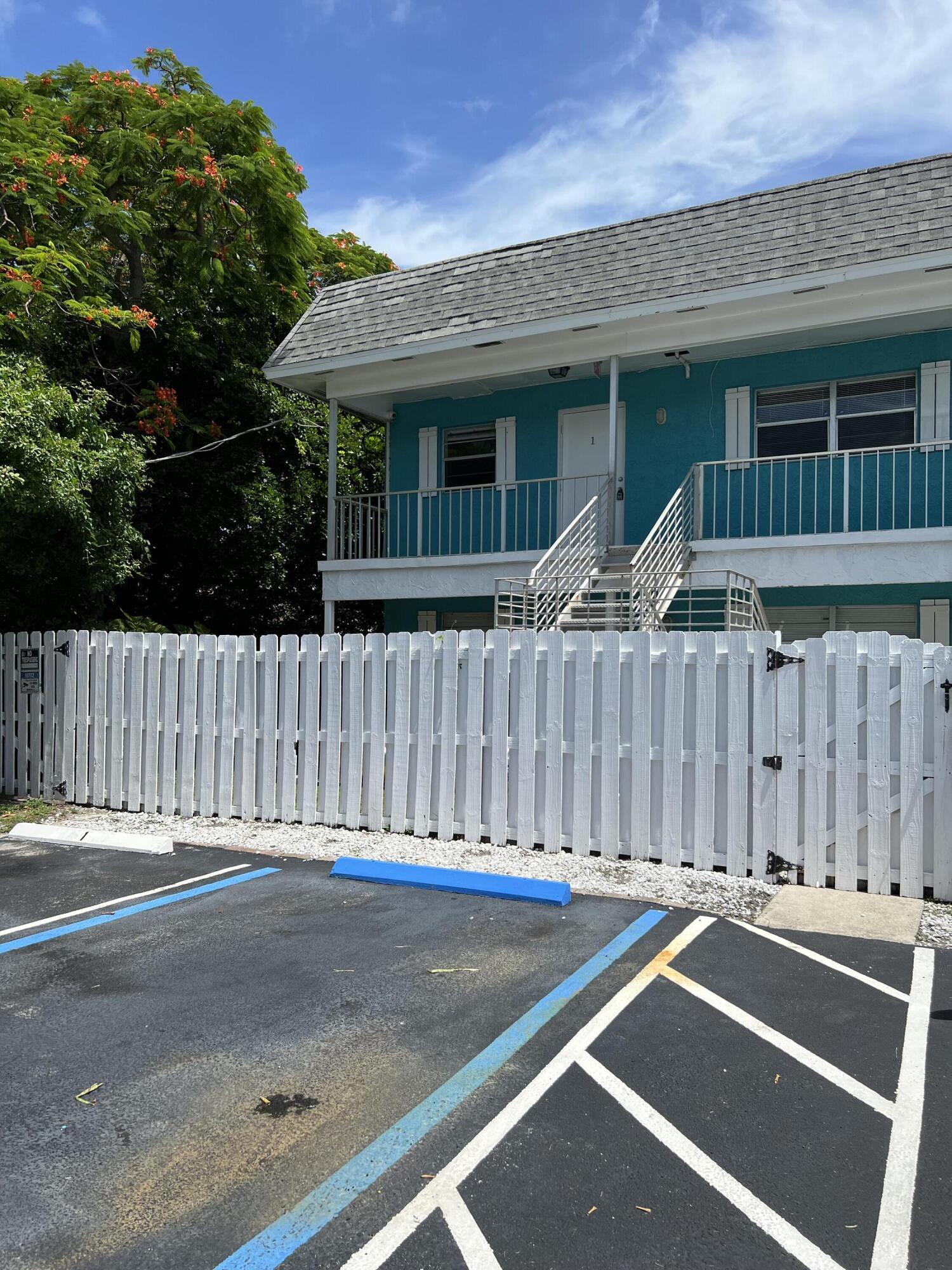 1887 Juno Road 1, North Palm Beach, FL 33408, North Palm Beach - Photo 4