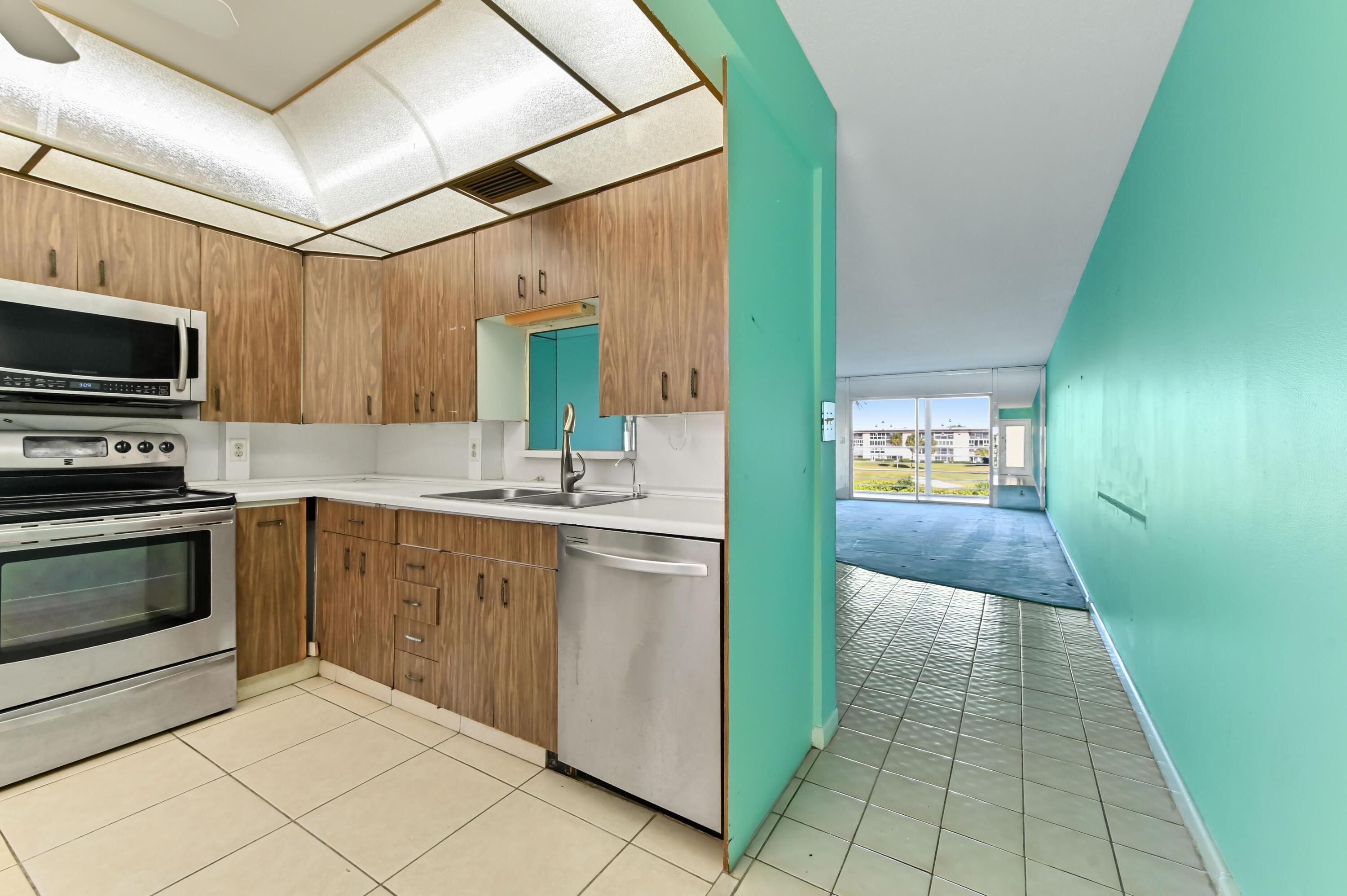 2905 Victoria Place K3, Coconut Creek, FL 33066, Coconut Creek - Photo 4
