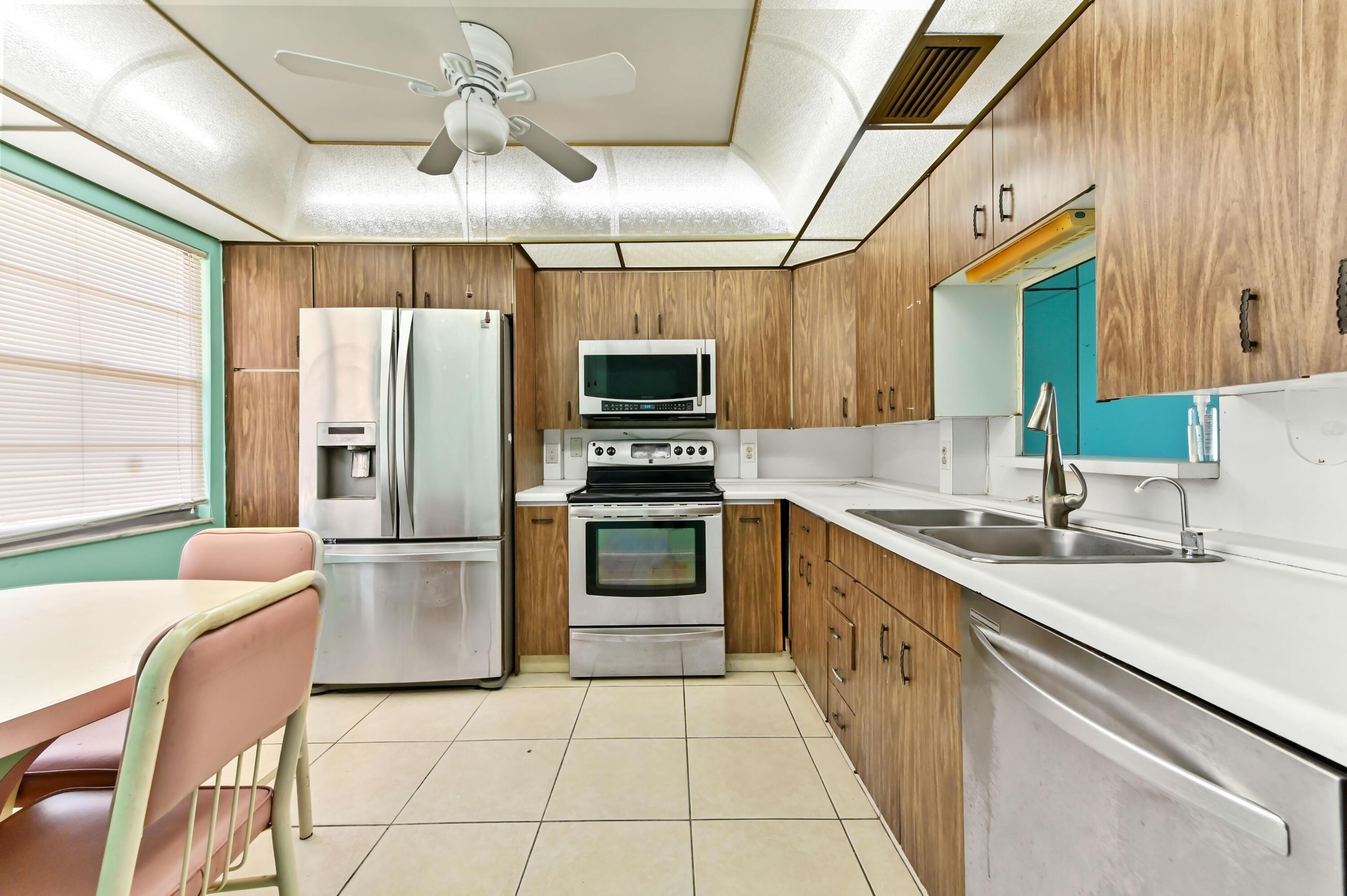 2905 Victoria Place K3, Coconut Creek, FL 33066, Coconut Creek - Photo 5