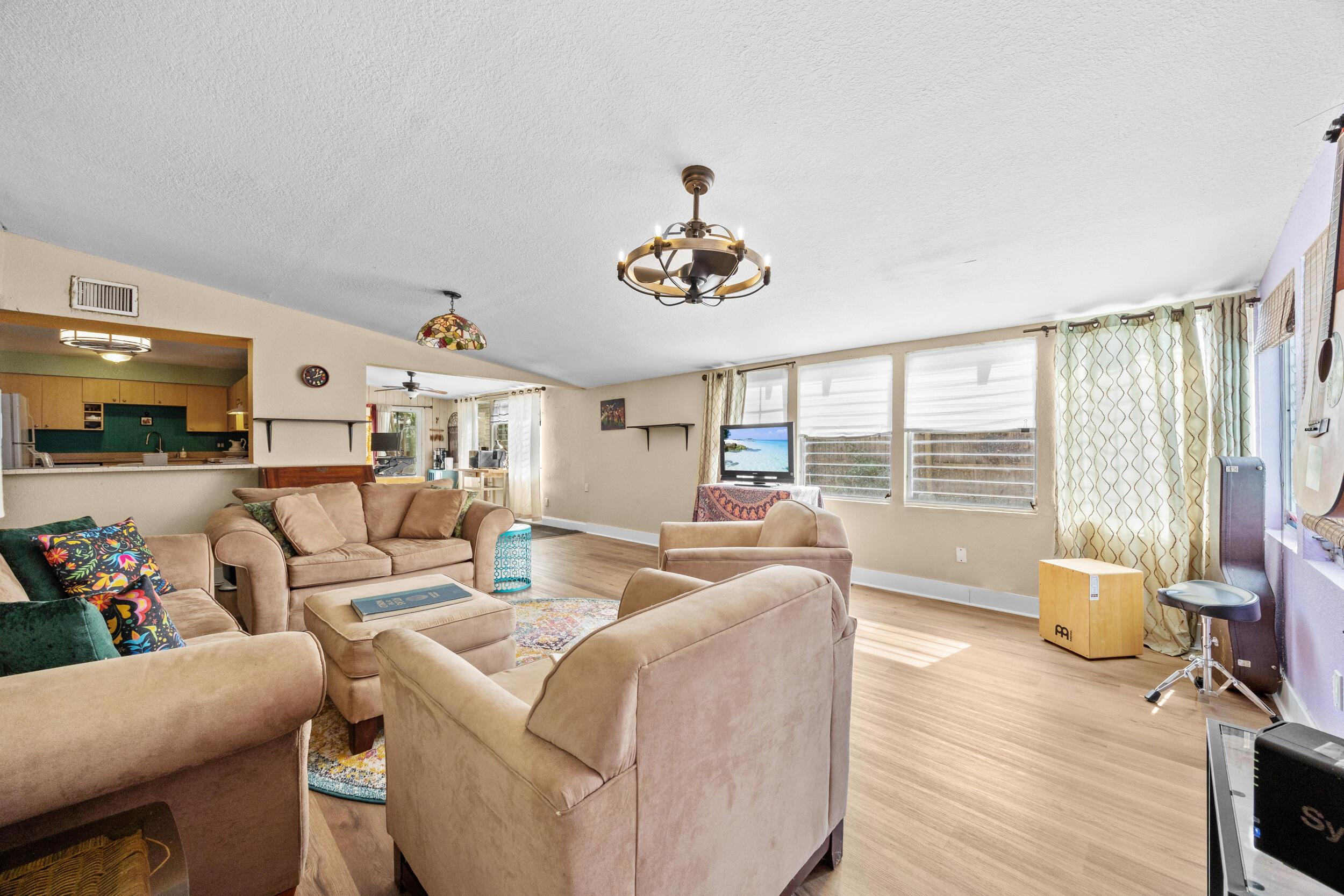2695 Hayden Drive, Palm Springs, FL 33461, Palm Springs - Photo 4