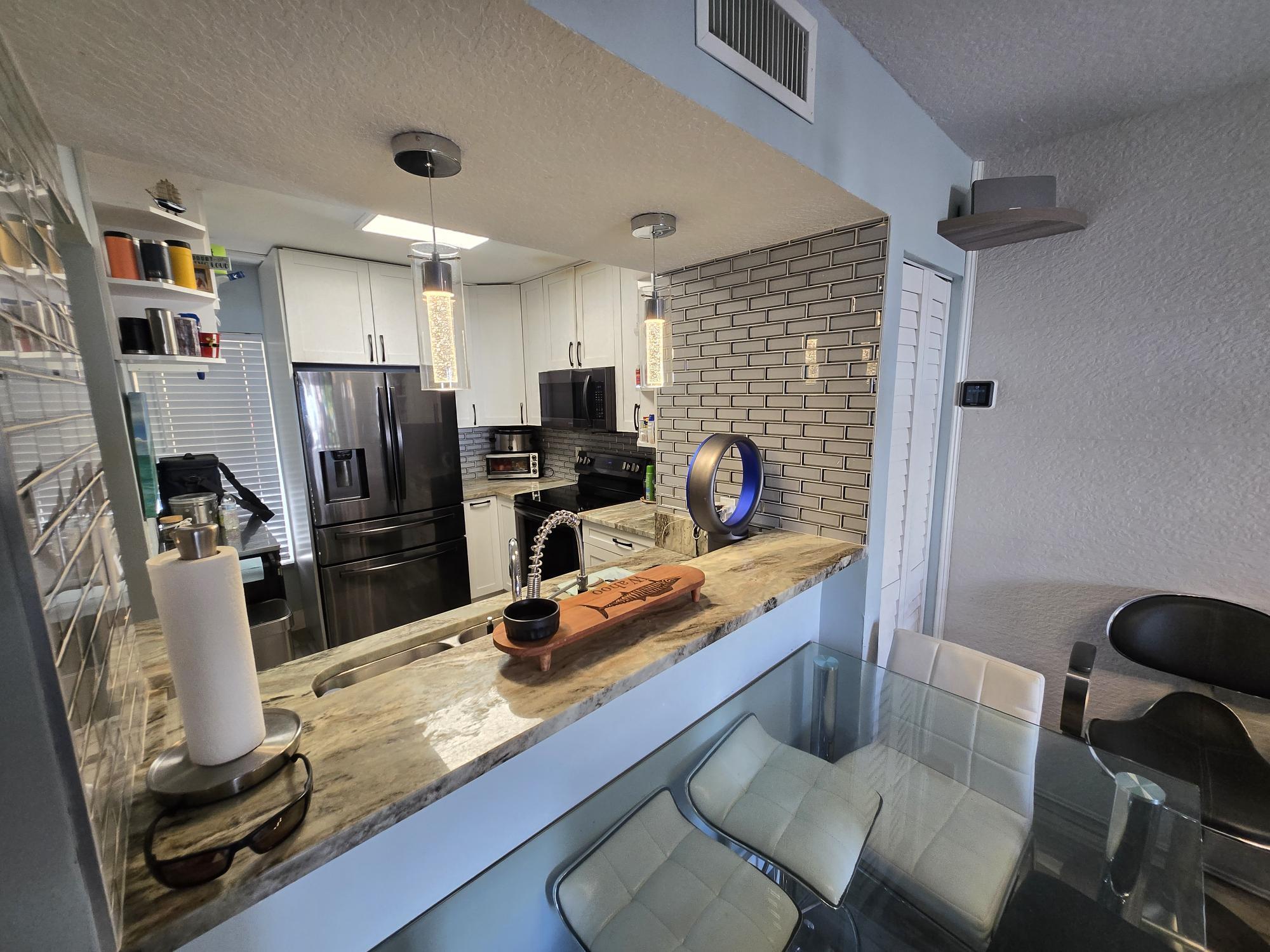 1105 Lake Shore Drive 102, Lake Park, FL 33403, Lake Park - Photo 4