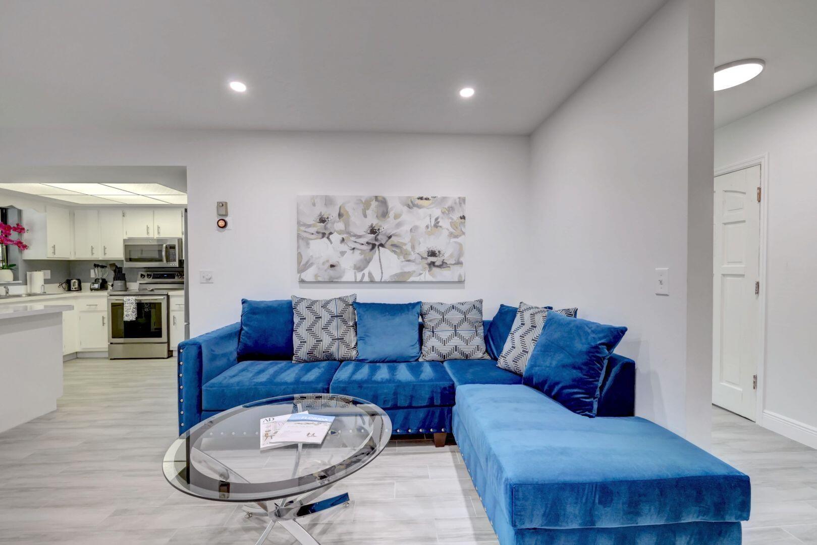 543 SE Greenway Terrace, Port St. Lucie, FL 34983, Port St. Lucie - Photo 5