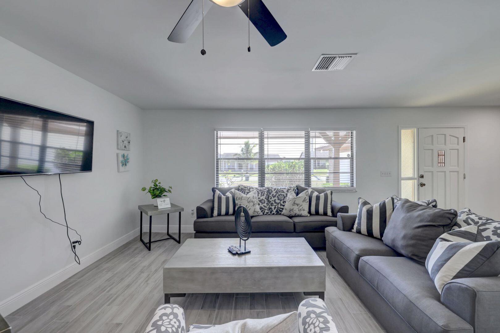 543 SE Greenway Terrace, Port St. Lucie, FL 34983, Port St. Lucie - Photo 2