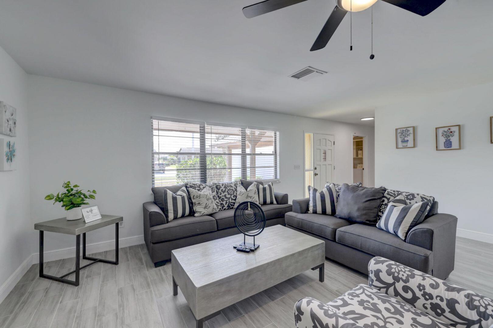 543 SE Greenway Terrace, Port St. Lucie, FL 34983, Port St. Lucie - Photo 3