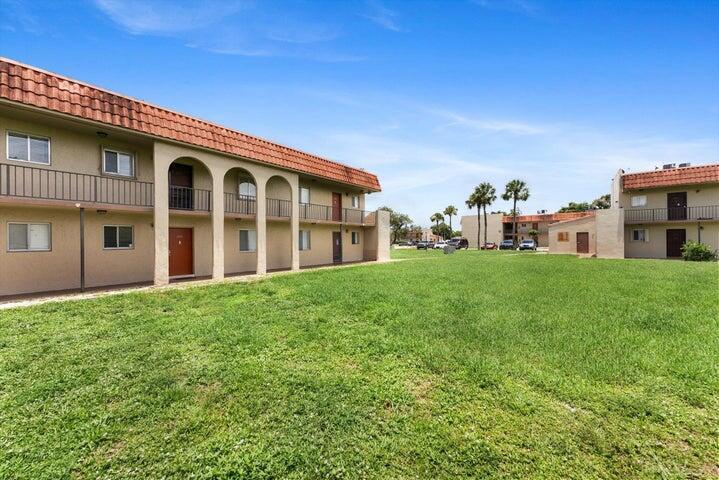 6094 Forest Hill Boulevard 106, West Palm Beach, FL 33415, West Palm Beach