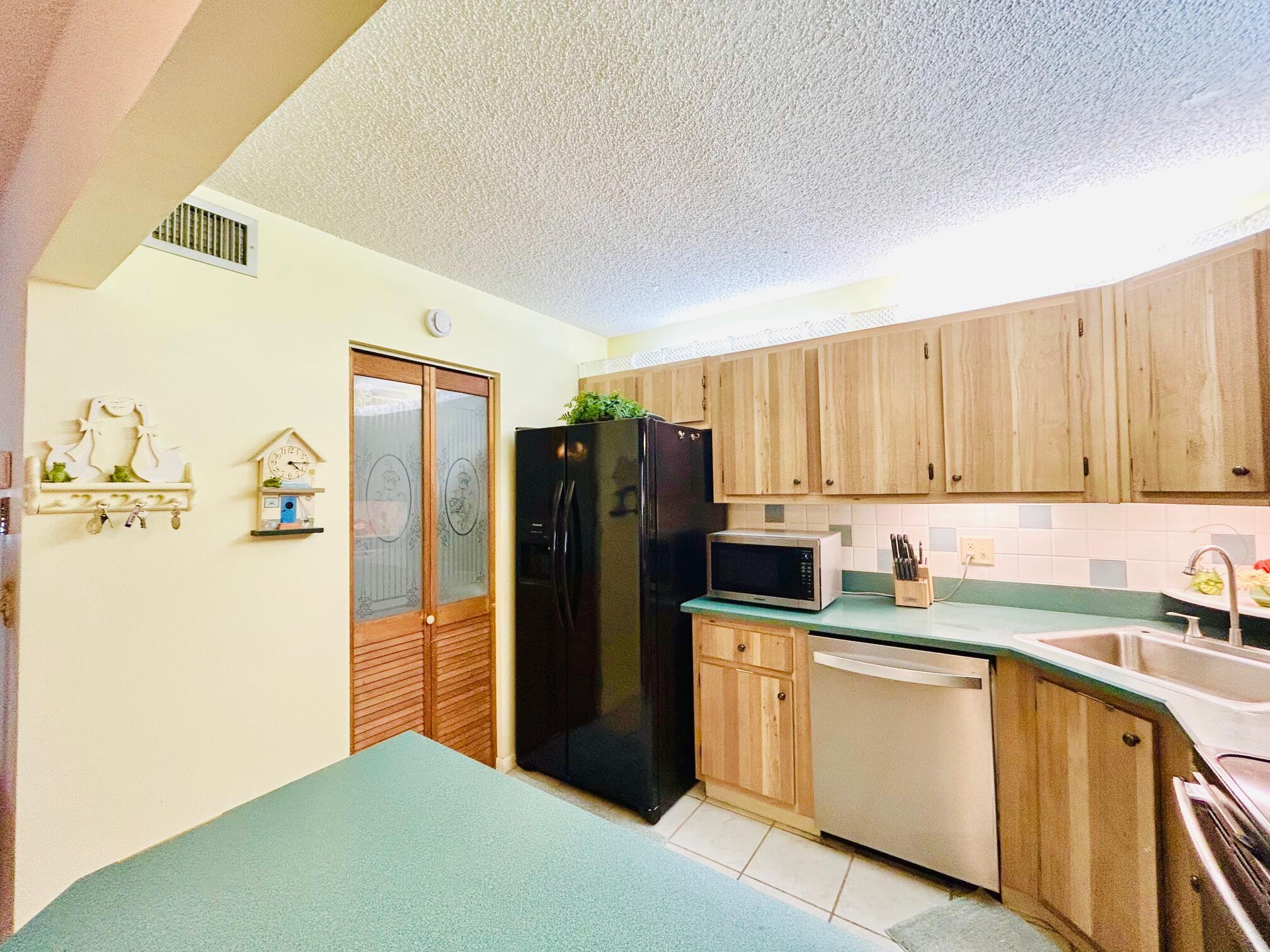 222 Pine Hov Circle A-1, Greenacres, FL 33463, Greenacres - Photo 3