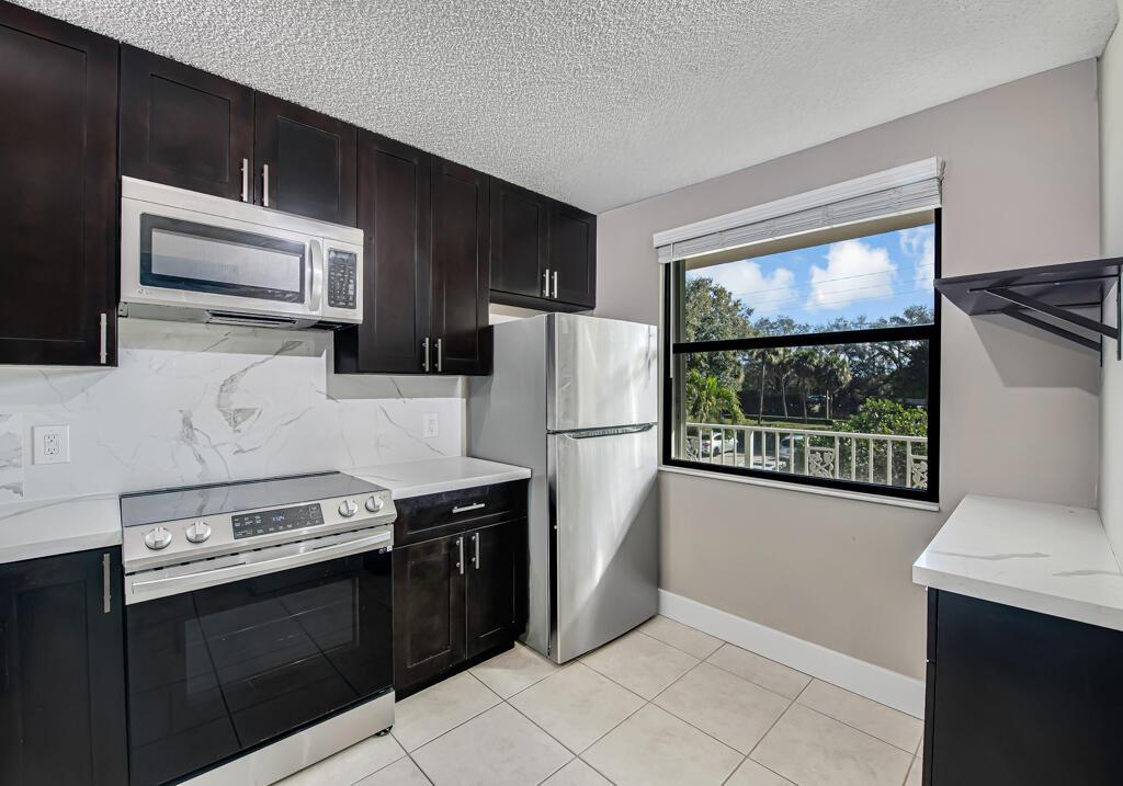 3507 Village Boulevard 201, West Palm Beach, FL 33409, West Palm Beach - Photo 3