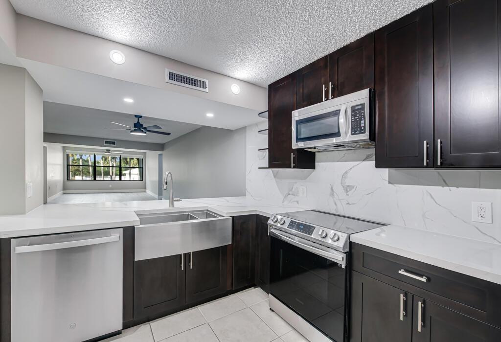 3507 Village Boulevard 201, West Palm Beach, FL 33409, West Palm Beach - Photo 2