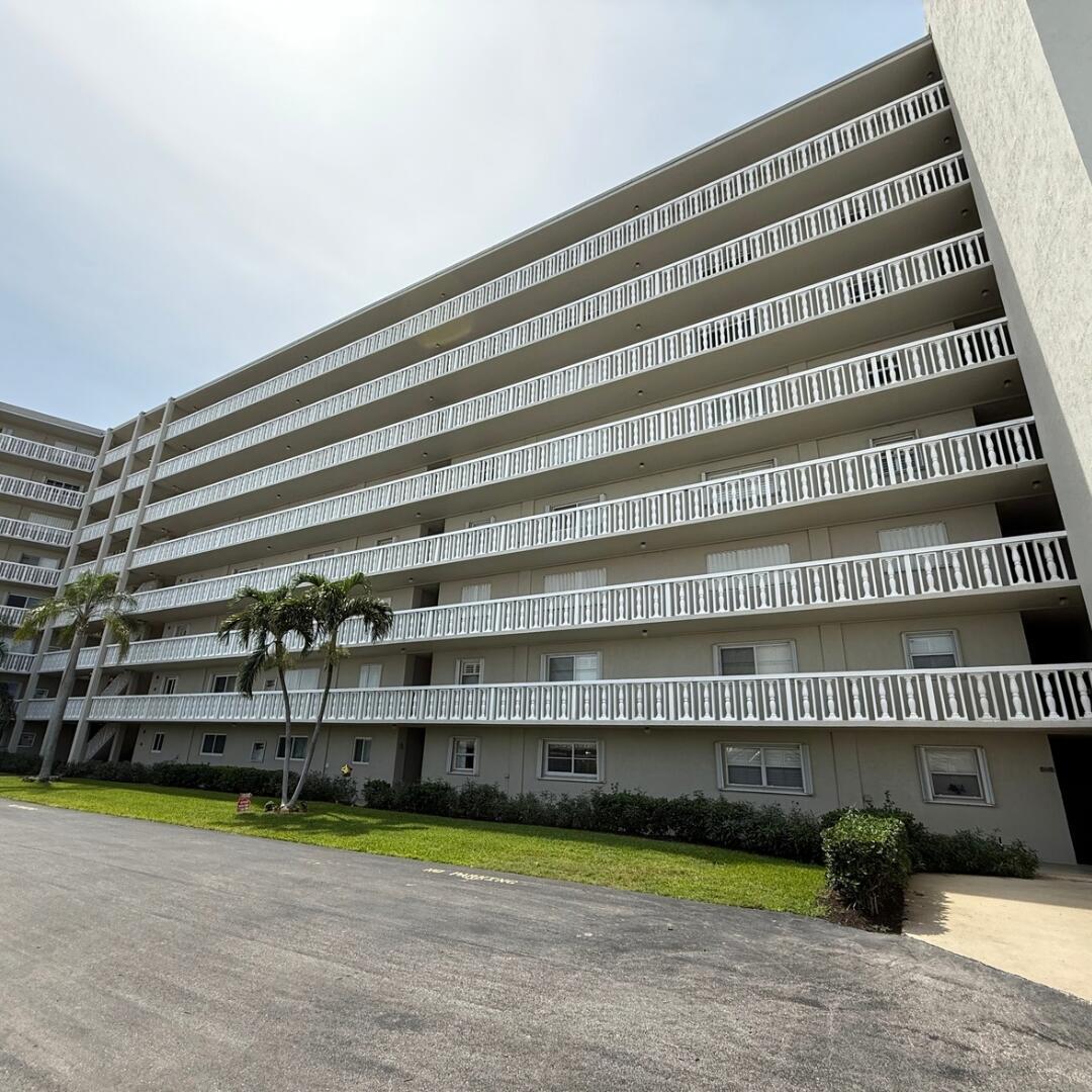 801 Lake Shore Drive 411, Lake Park, FL 33403, Lake Park - Photo 2