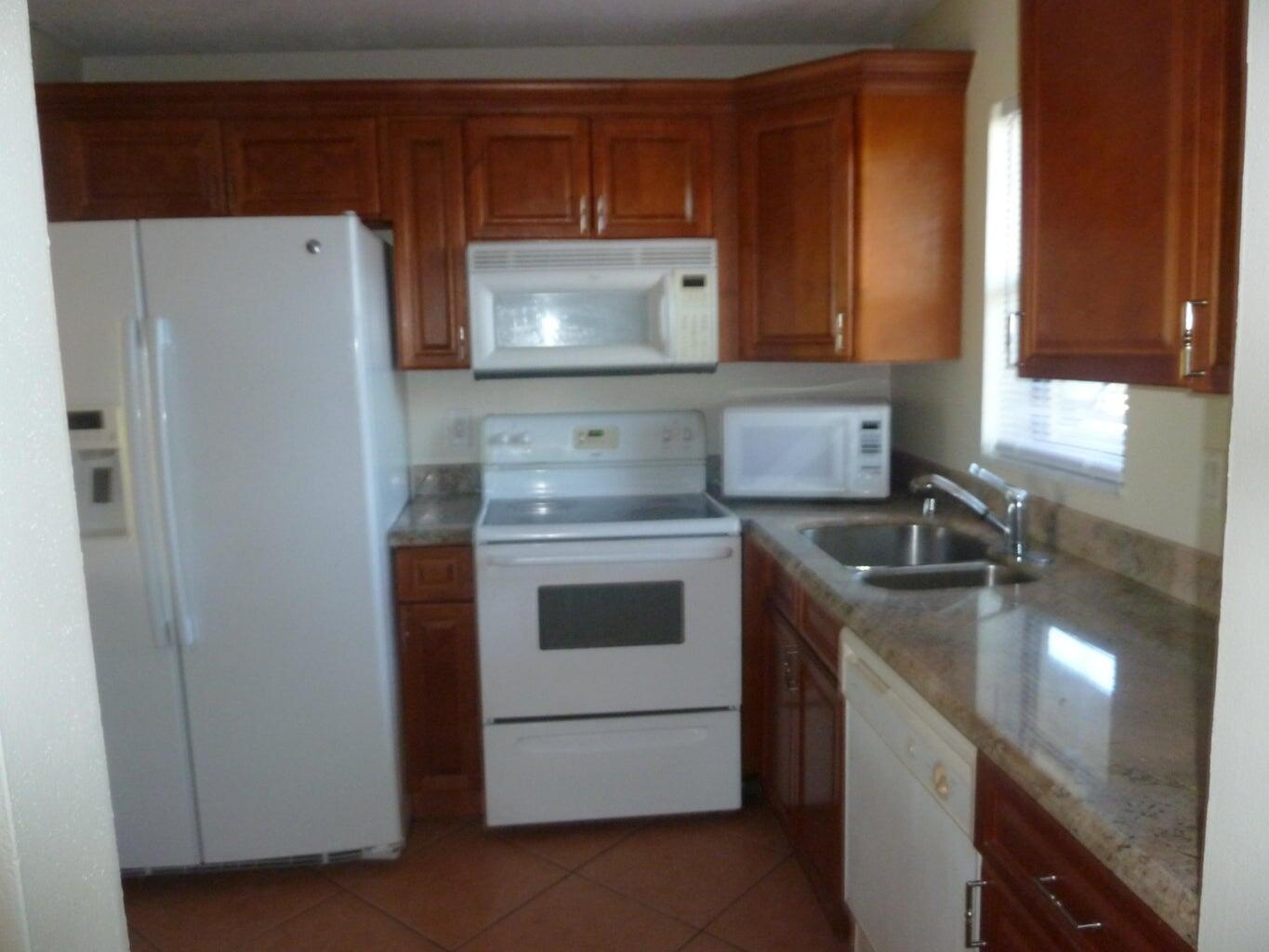 9355 SW 8th Street 103, Boca Raton, FL 33428, Boca Raton - Photo 3