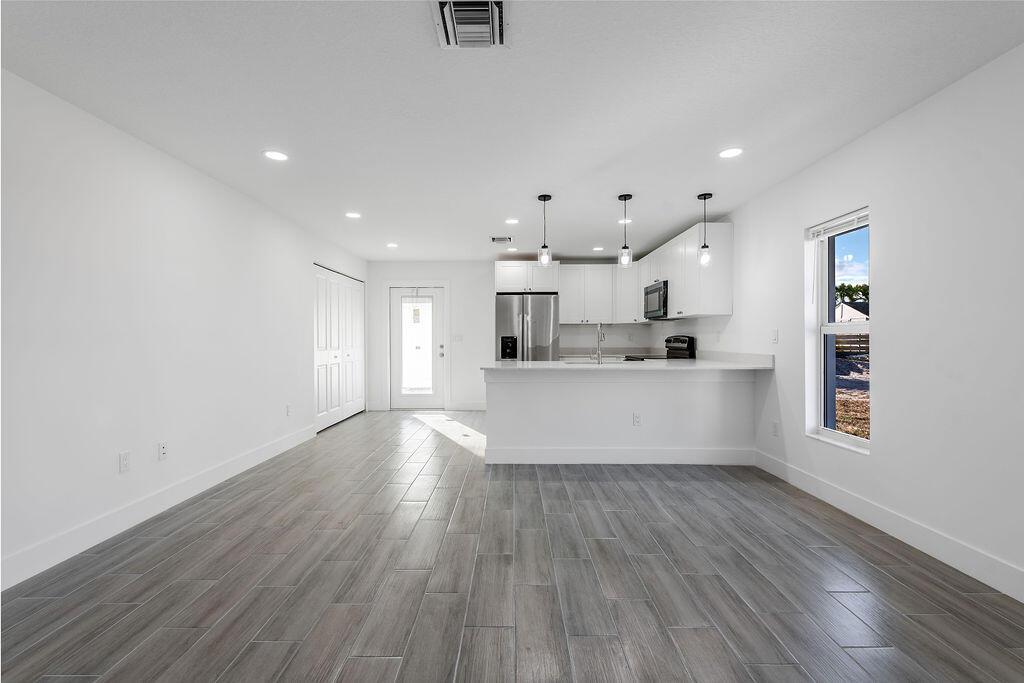 3244 SE Jefferson Street, Stuart, FL 34997, Stuart - Photo 4