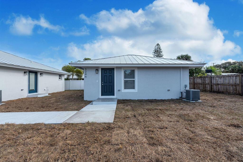 3246 SE Jefferson Street, Stuart, FL 34997, Stuart - Photo 3