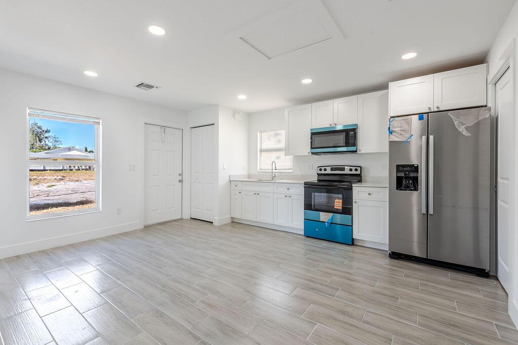 3246 SE Jefferson Street, Stuart, FL 34997, Stuart - Photo 4