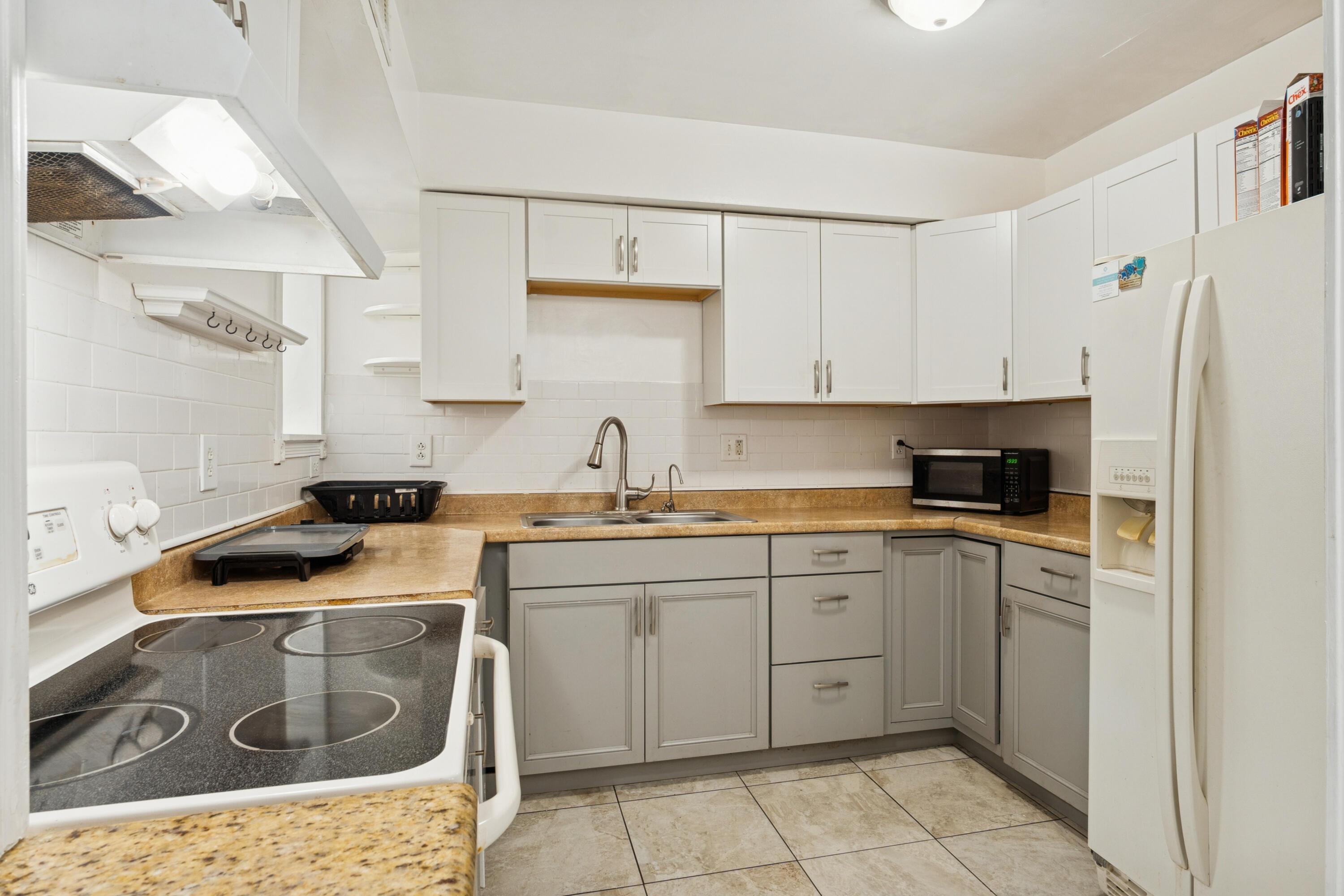 9930 Pineapple Tree Drive 112, Boynton Beach, FL 33436, Boynton Beach - Photo 4