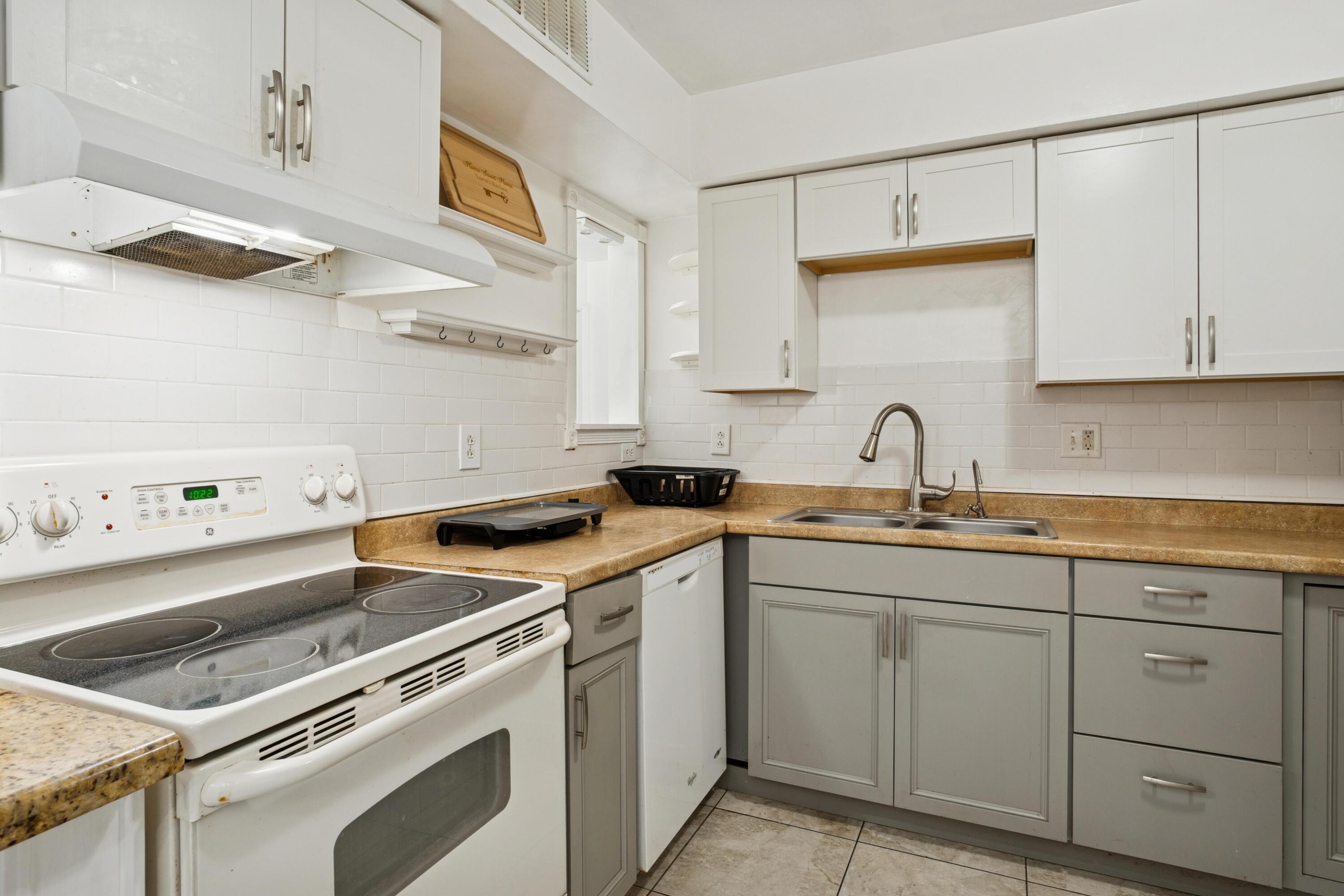 9930 Pineapple Tree Drive 112, Boynton Beach, FL 33436, Boynton Beach - Photo 5