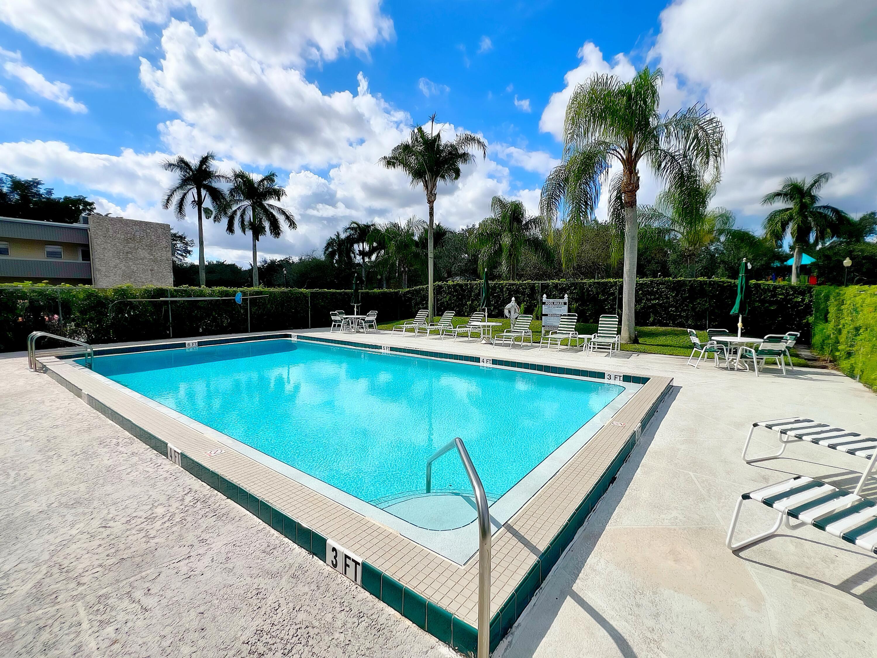126 Sparrow Drive 19a, Royal Palm Beach, FL 33411, Royal Palm Beach - Photo 5