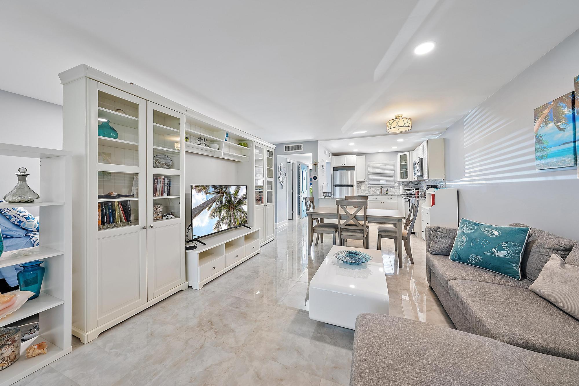 725 Lori Drive 111, Palm Springs, FL 33461, Palm Springs - Photo 3