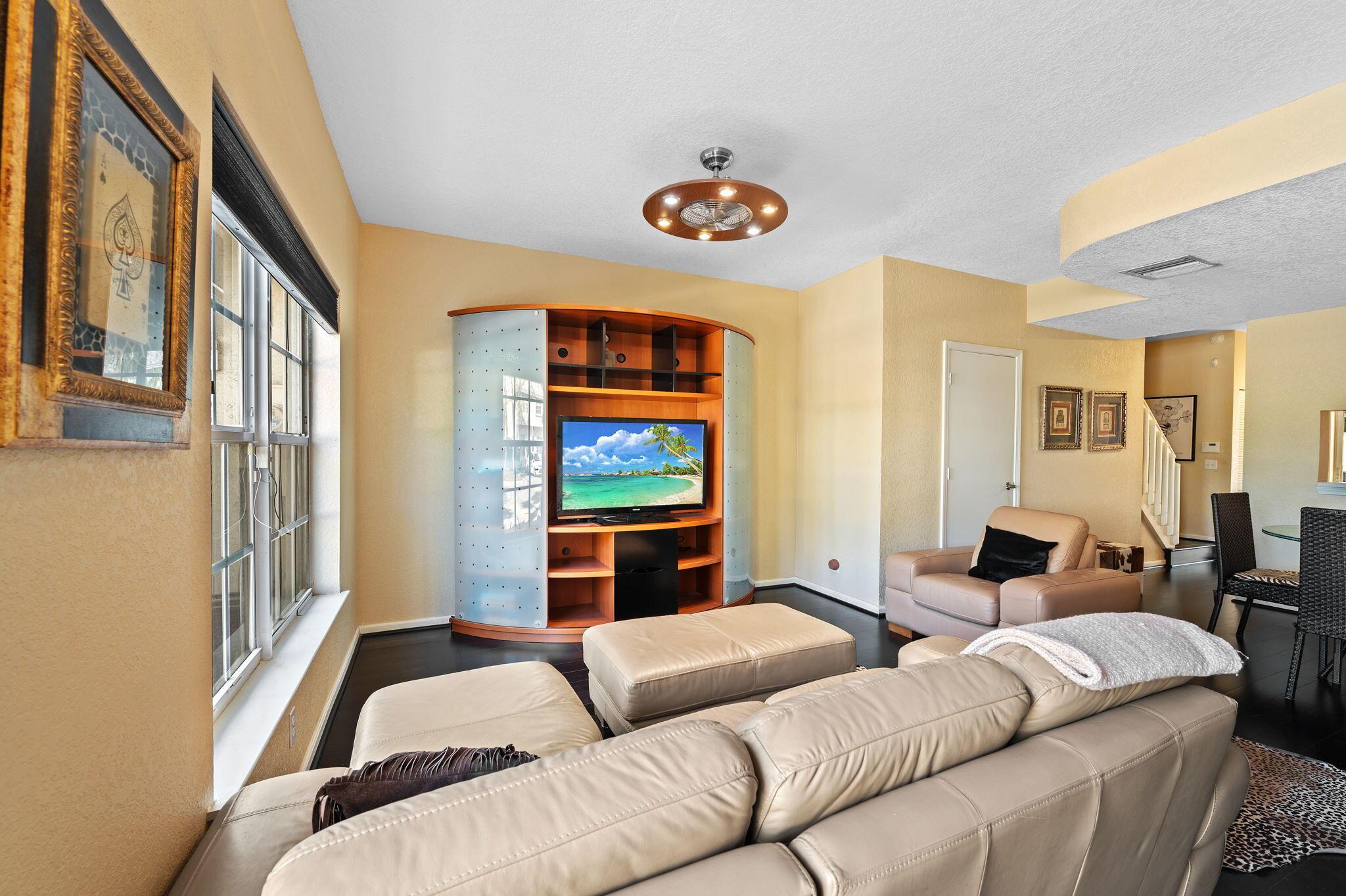 5628 NW 99th Lane, Coral Springs, FL 33076, Coral Springs - Photo 4