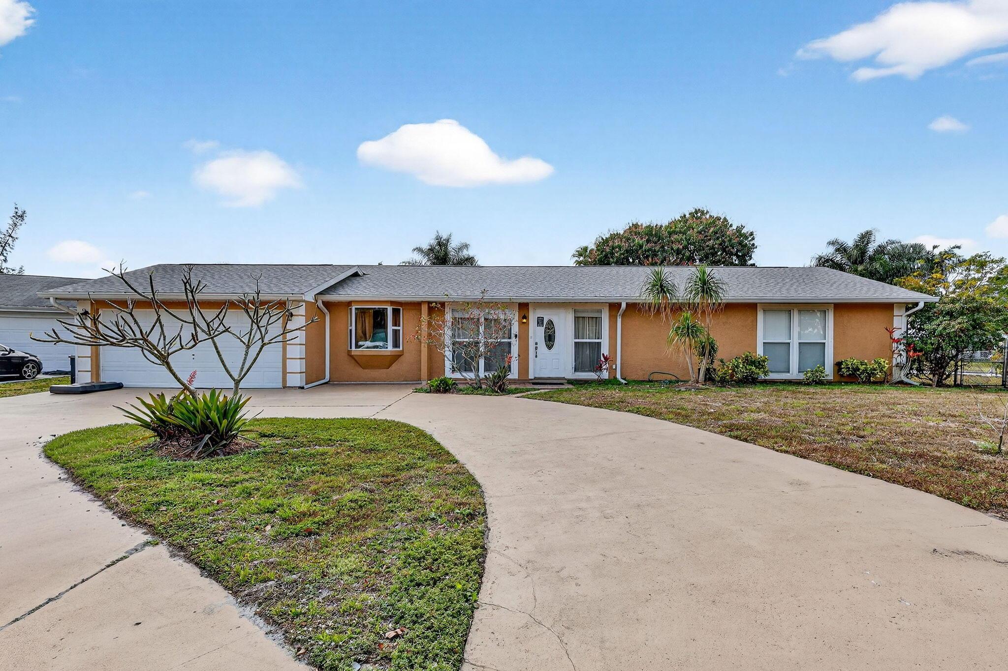 331 NE Camelot Drive, Port St. Lucie, FL 34983, Port St. Lucie - Photo 2