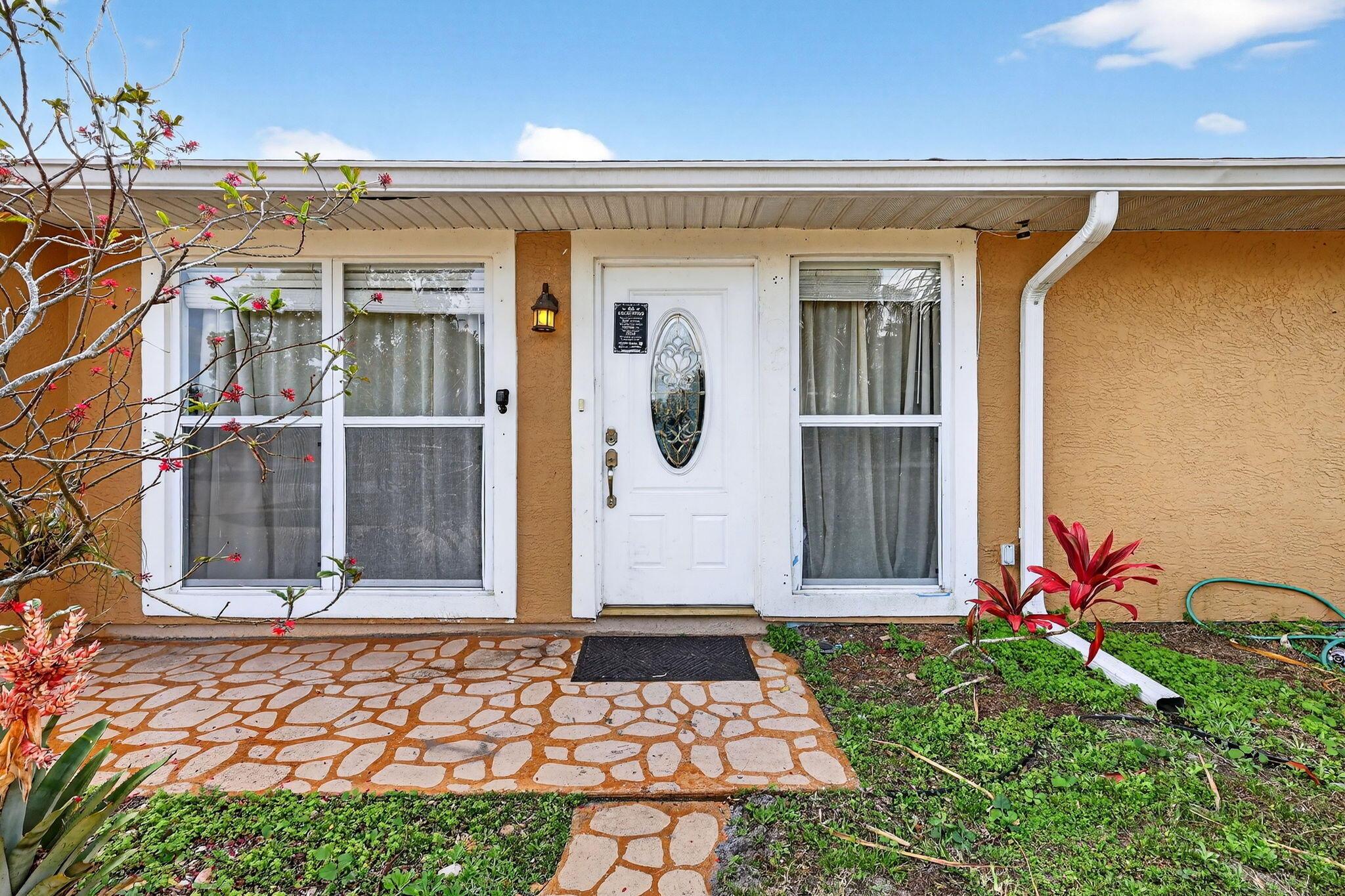 331 NE Camelot Drive, Port St. Lucie, FL 34983, Port St. Lucie - Photo 4
