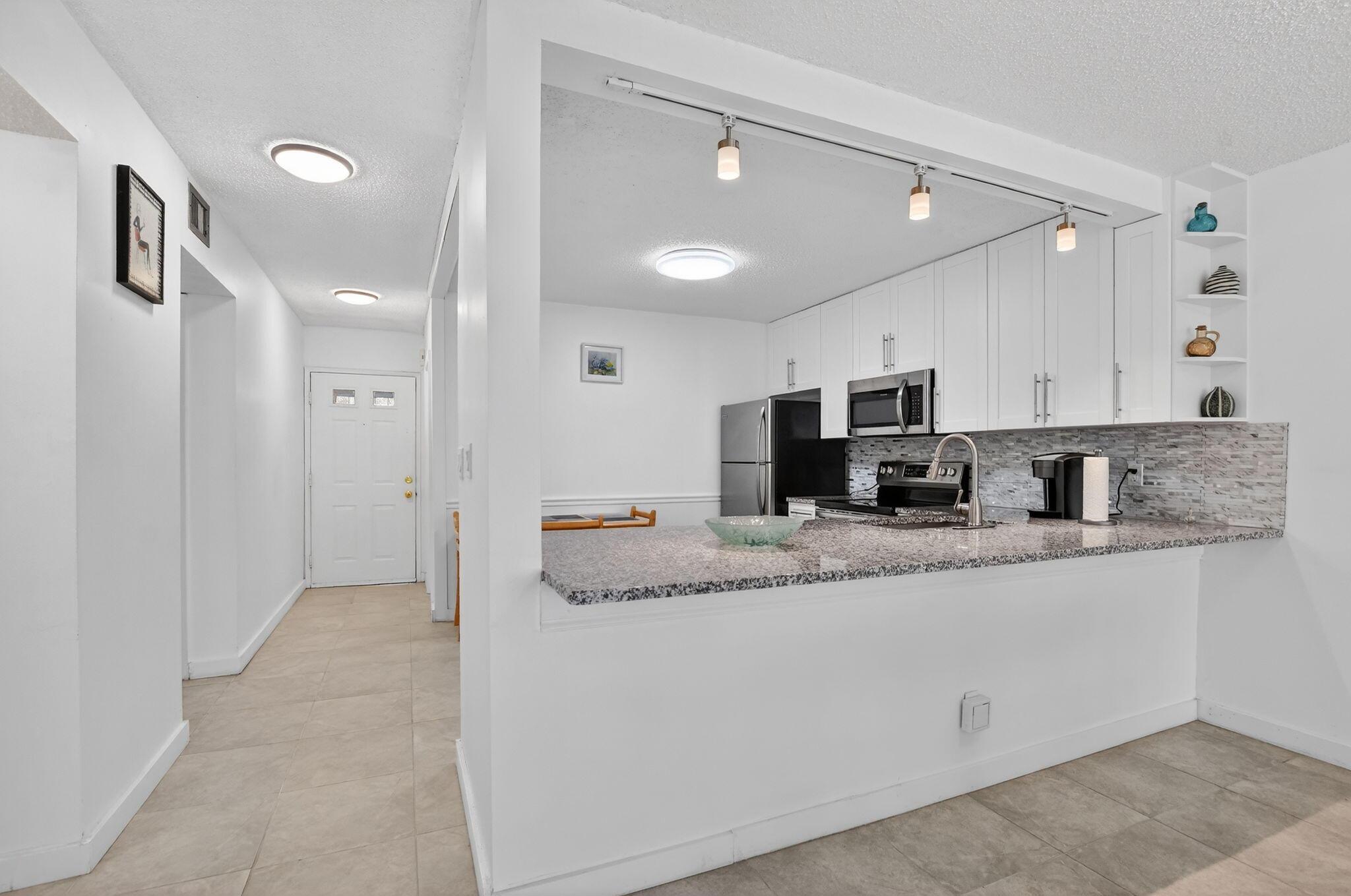 9110 Fairbanks Lane 5, Boca Raton, FL 33496, Boca Raton - Photo 4