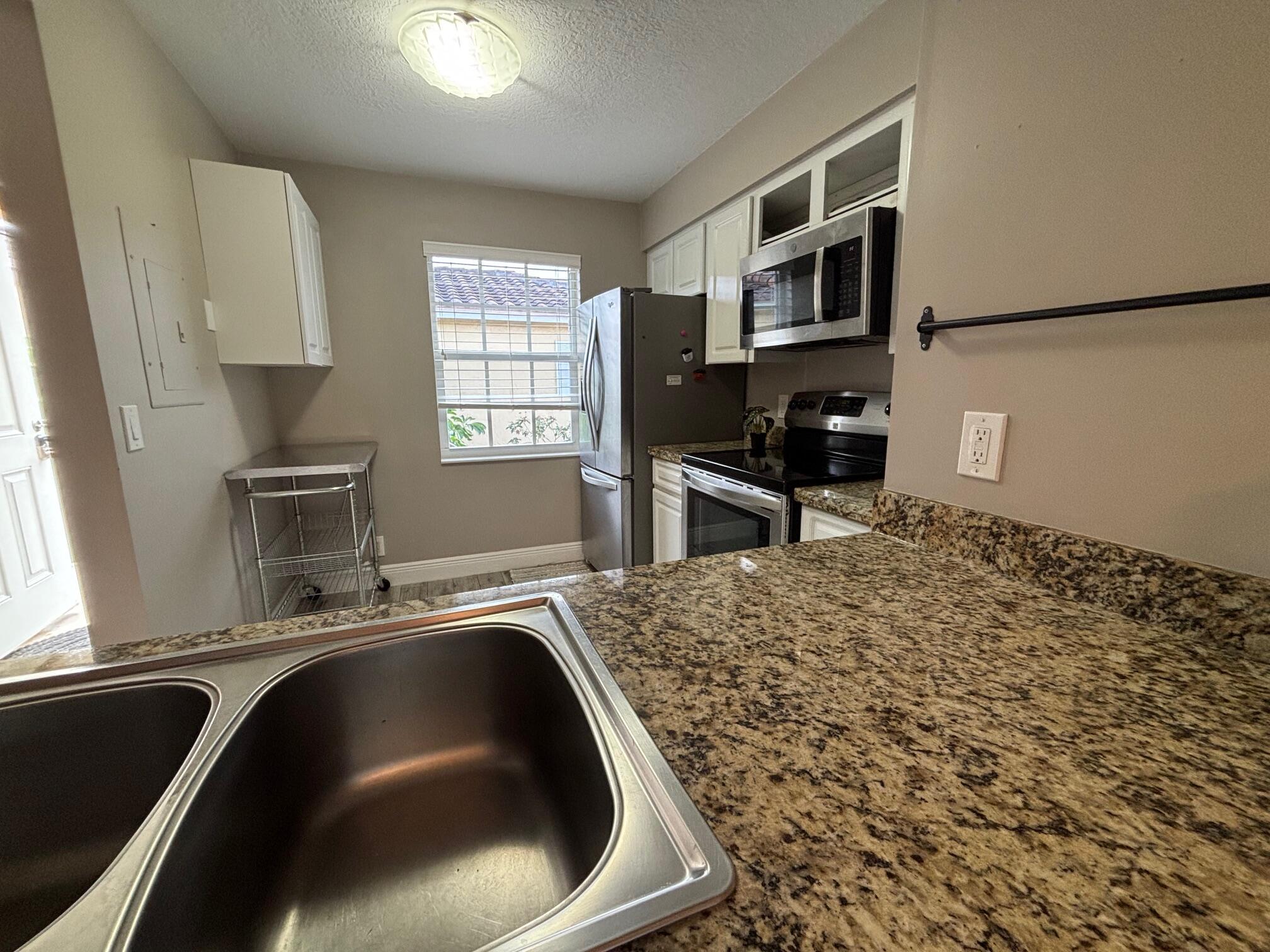 1035 Lake Shore Drive 202, Lake Park, FL 33403, Lake Park - Photo 4
