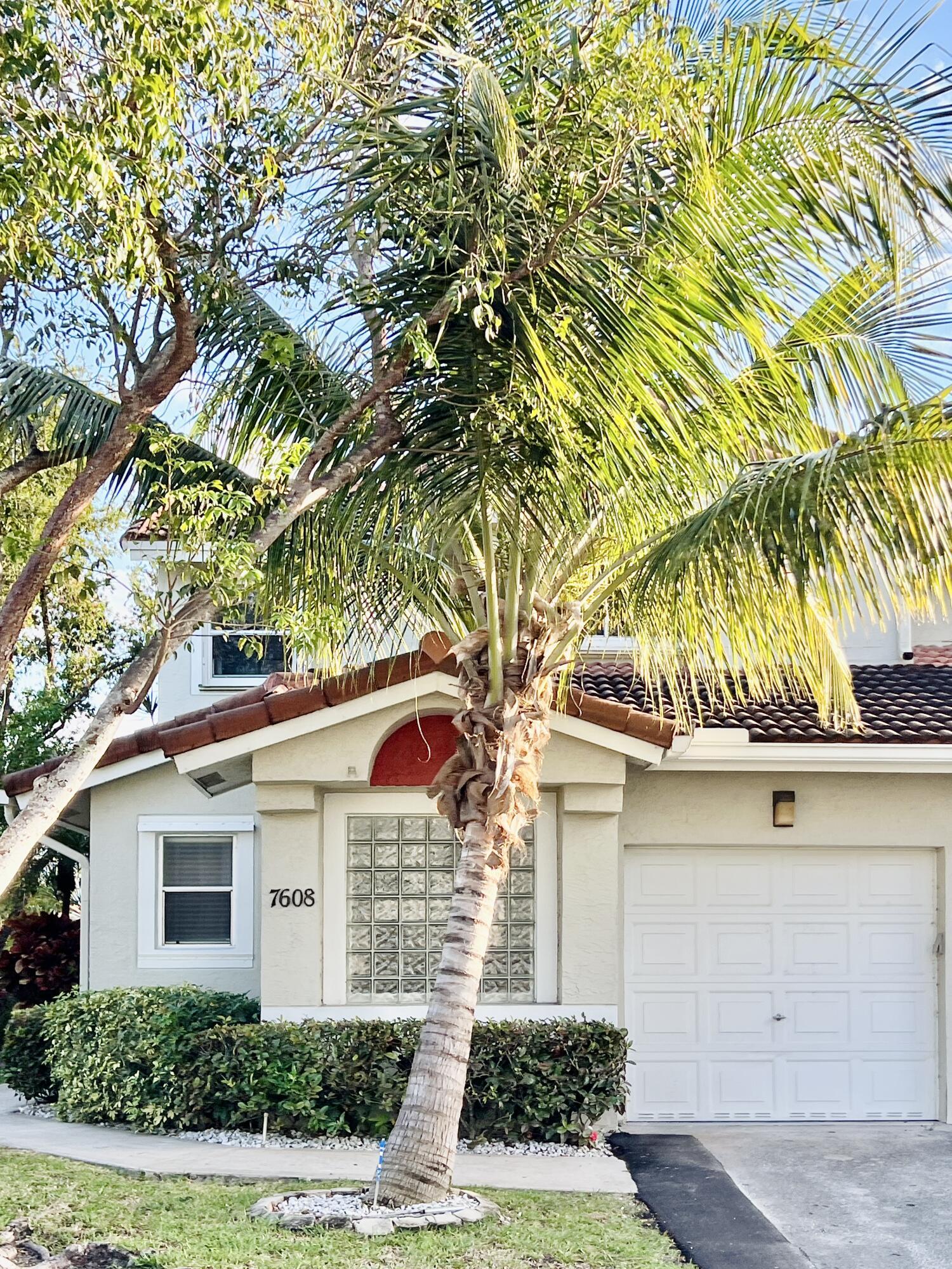 7608 Pinewalk Drive 127, Margate, FL 33063, Margate - Photo 2