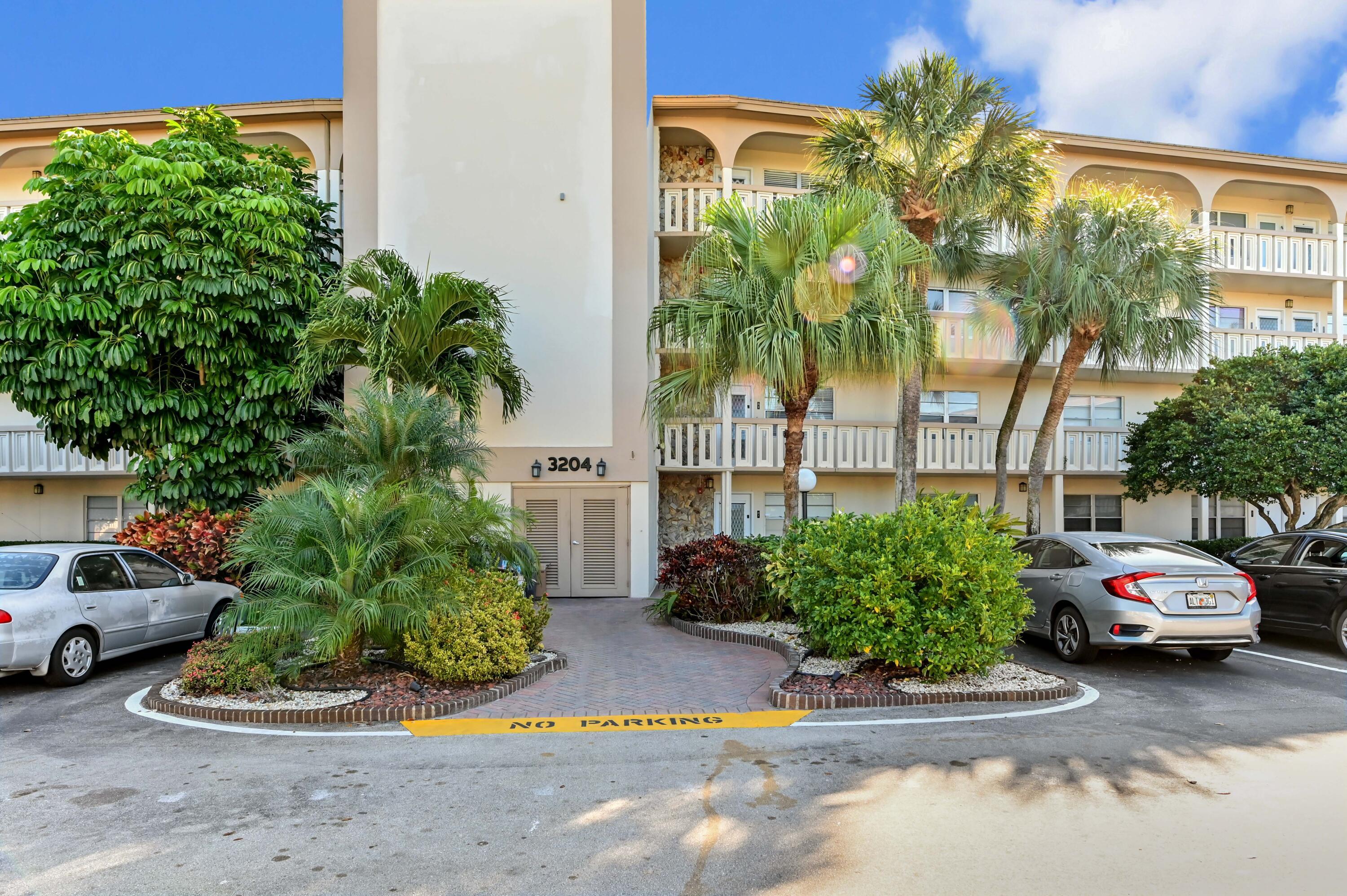3204 Portofino Point H2, Coconut Creek, FL 33066, Coconut Creek - Photo 2