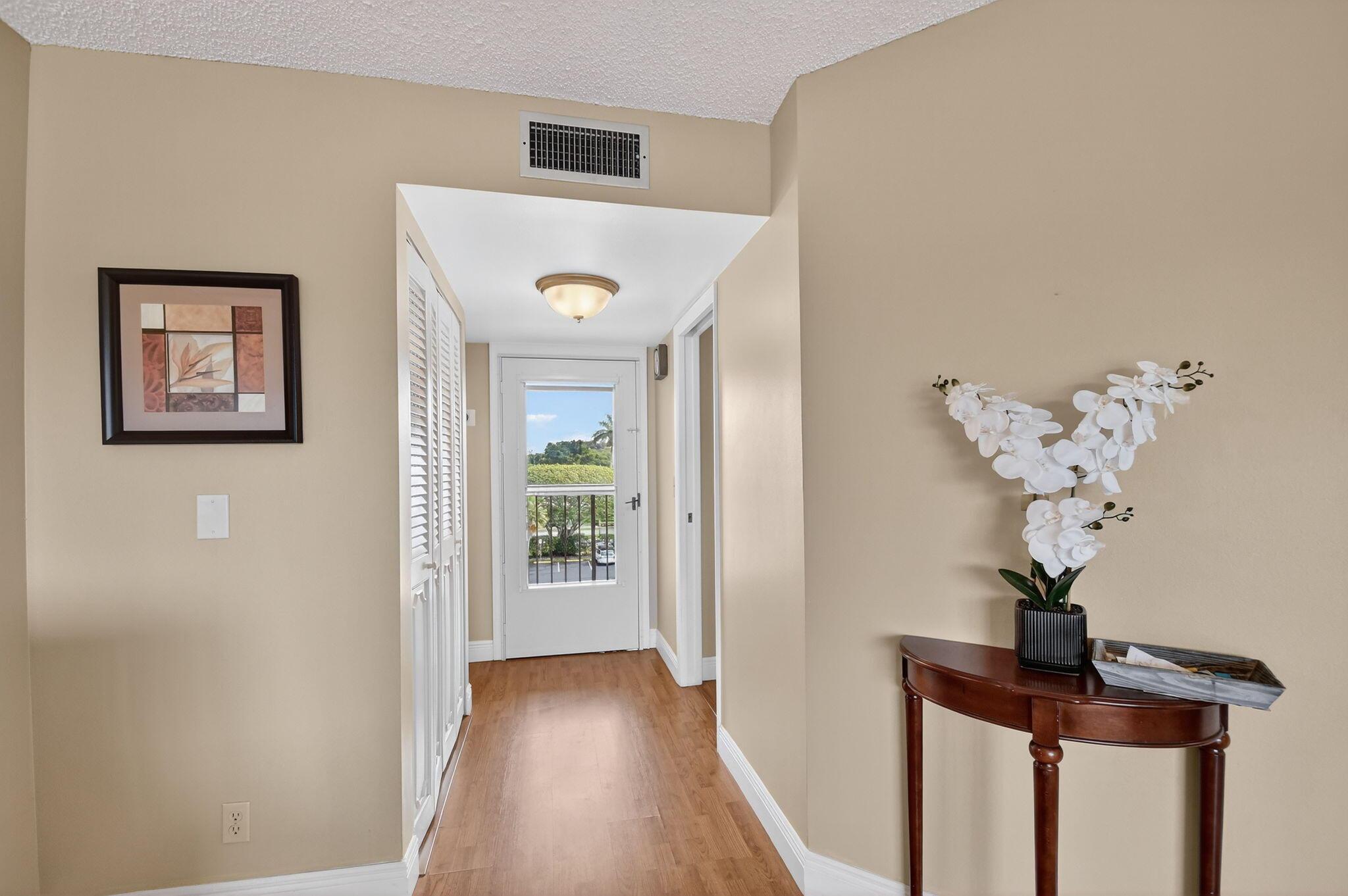 3871 Via Poinciana 404, Lake Worth, FL 33467, Lake Worth - Photo 4