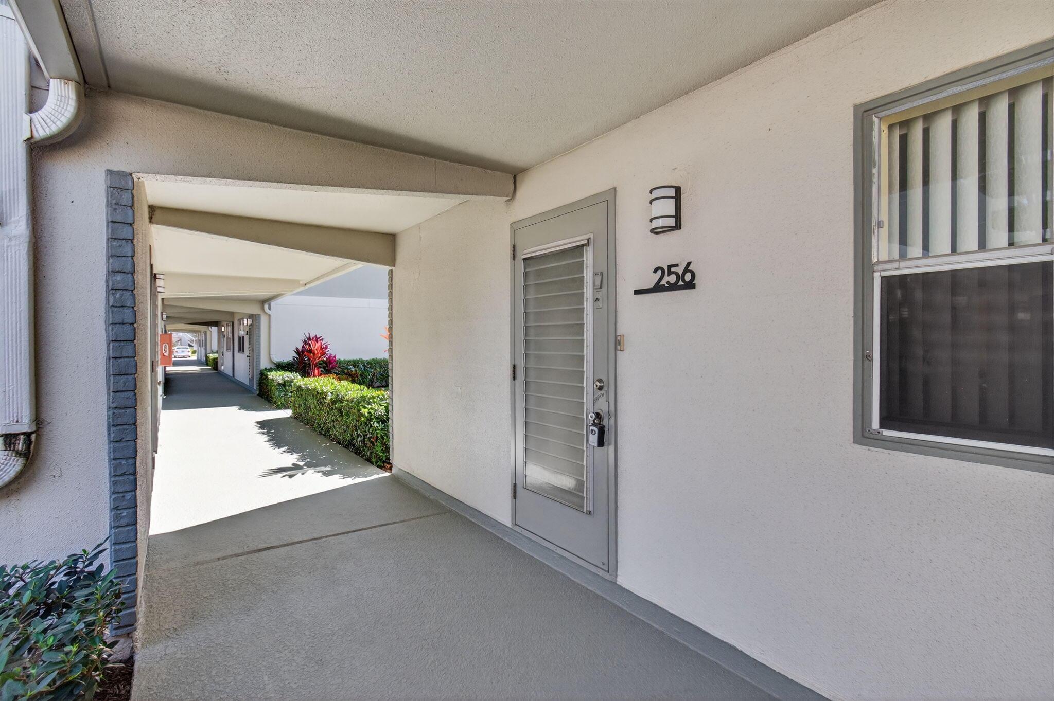 256 Flanders F, Delray Beach, FL 33484, Delray Beach - Photo 2