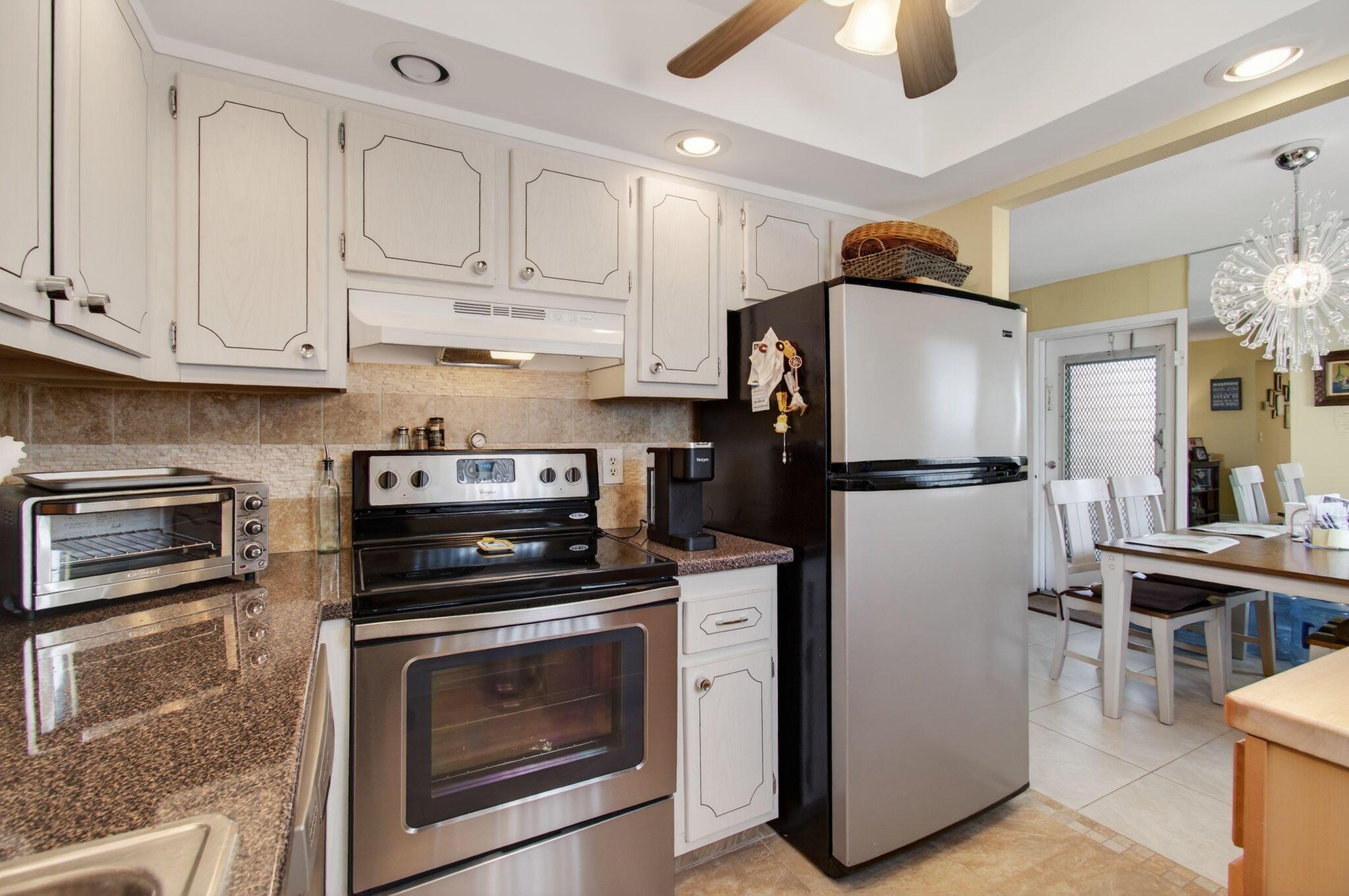 256 Flanders F, Delray Beach, FL 33484, Delray Beach - Photo 5