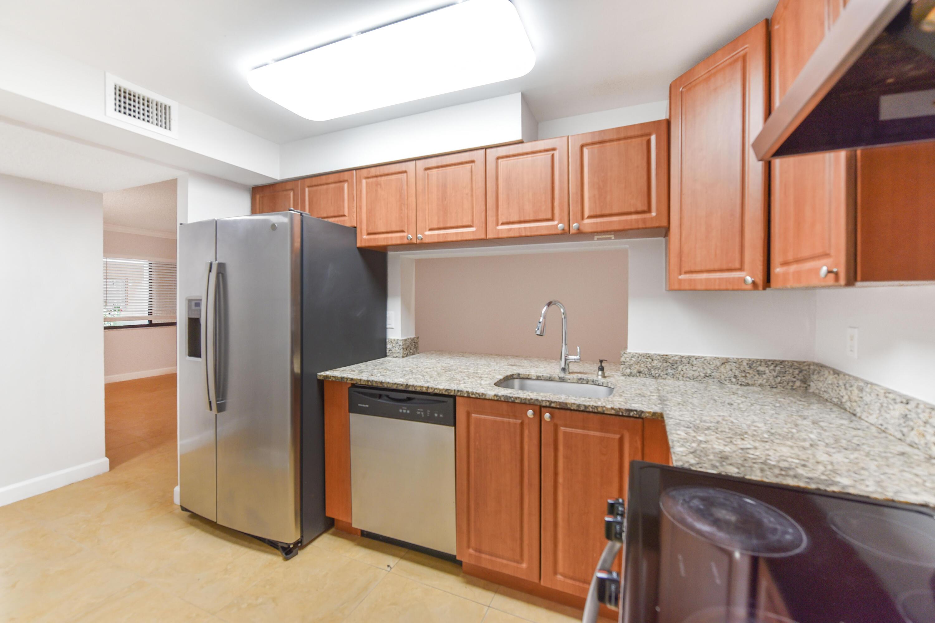 6053 10th 140 Avenue N 140, Greenacres, FL 33463, Greenacres - Photo 5
