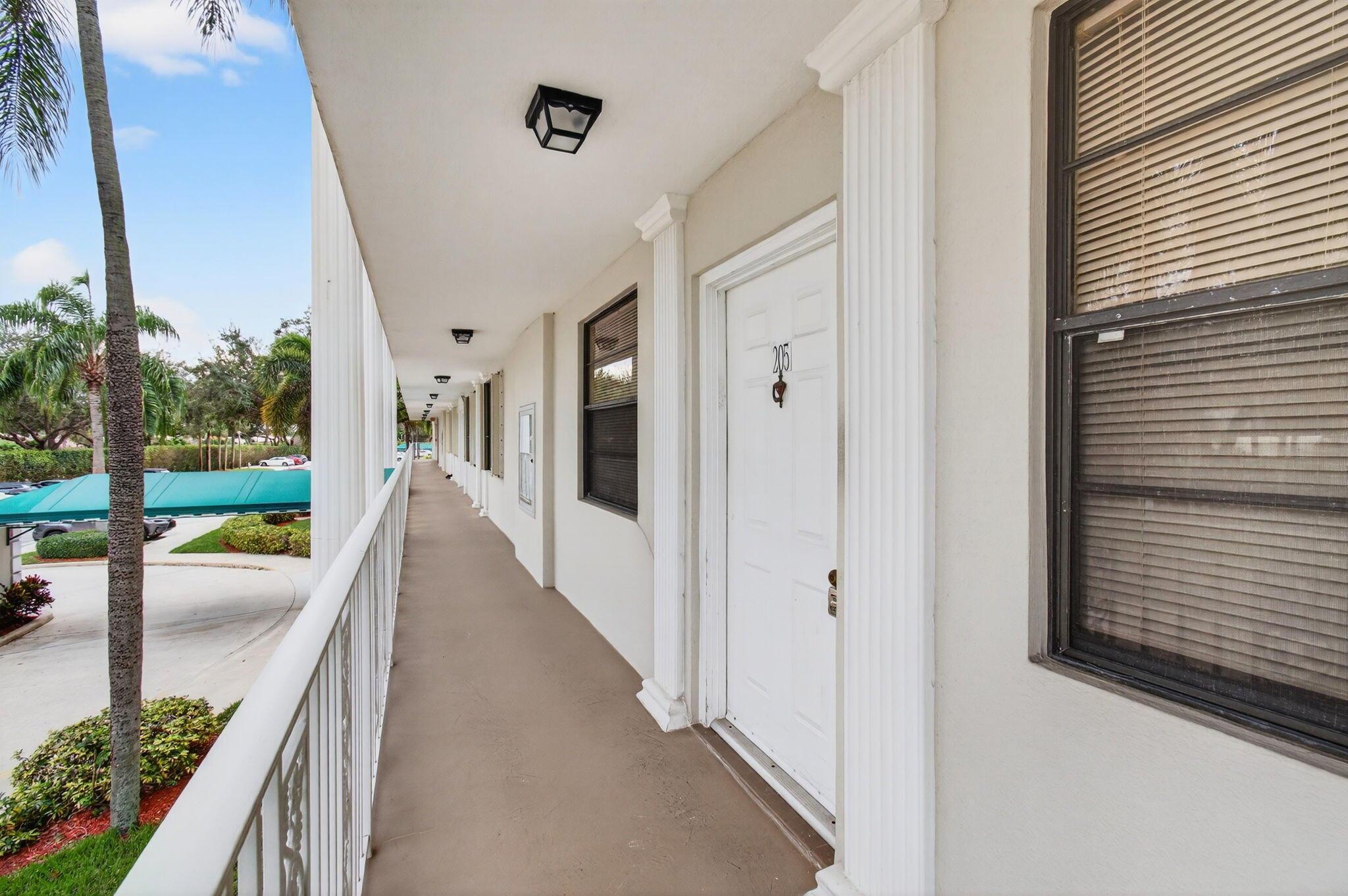 6049 Balboa Circle 205, Boca Raton, FL 33433, Boca Raton - Photo 3