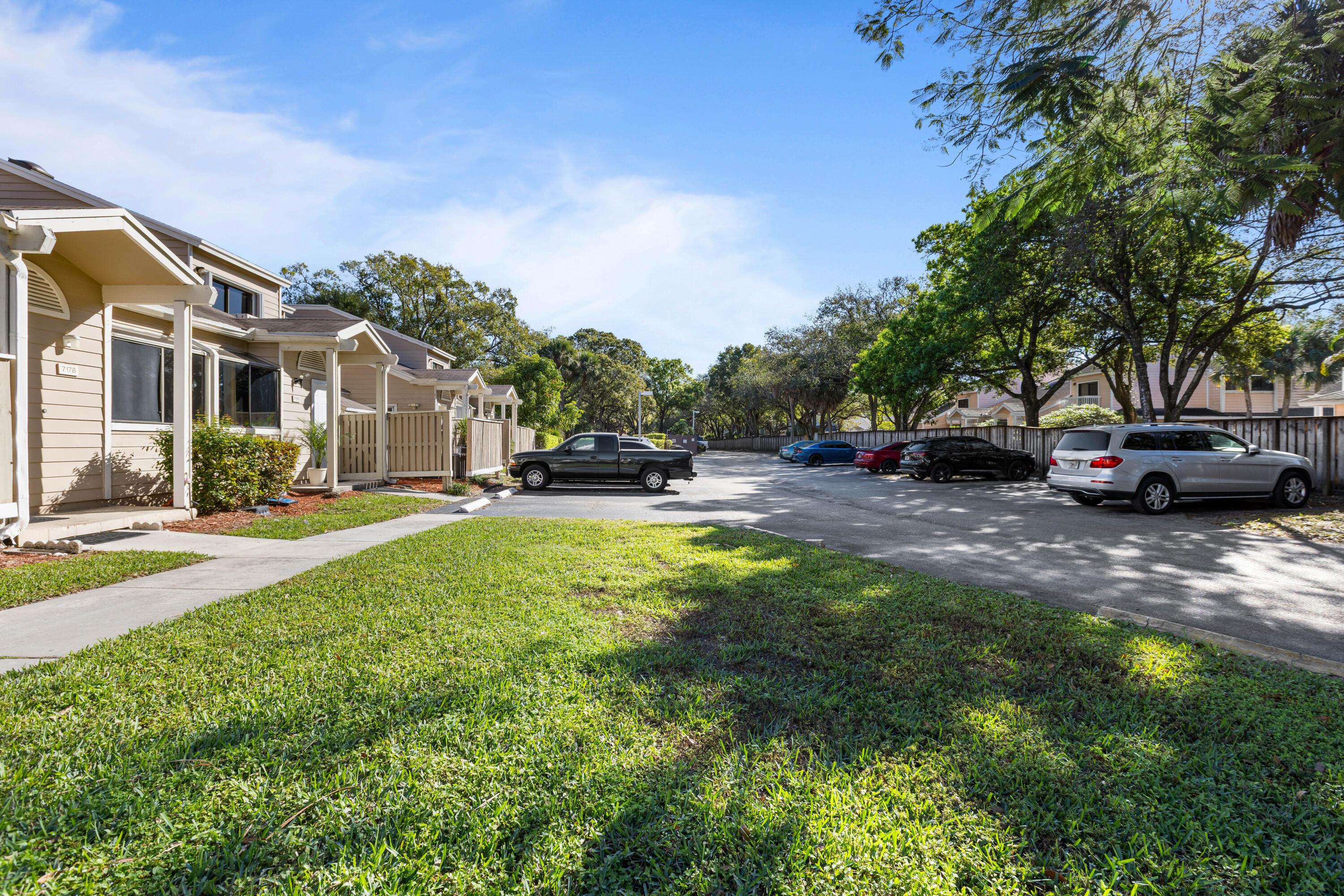 7176 Sportsmans Drive, North Lauderdale, FL 33068, North Lauderdale - Photo 3