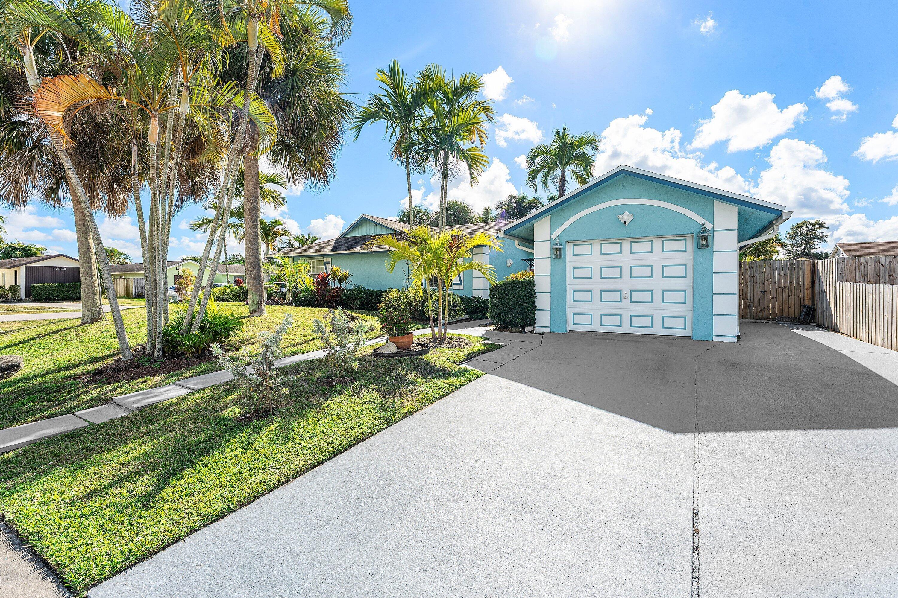 10290 Carmen Lane, Royal Palm Beach, FL 33411, Royal Palm Beach - Photo 4