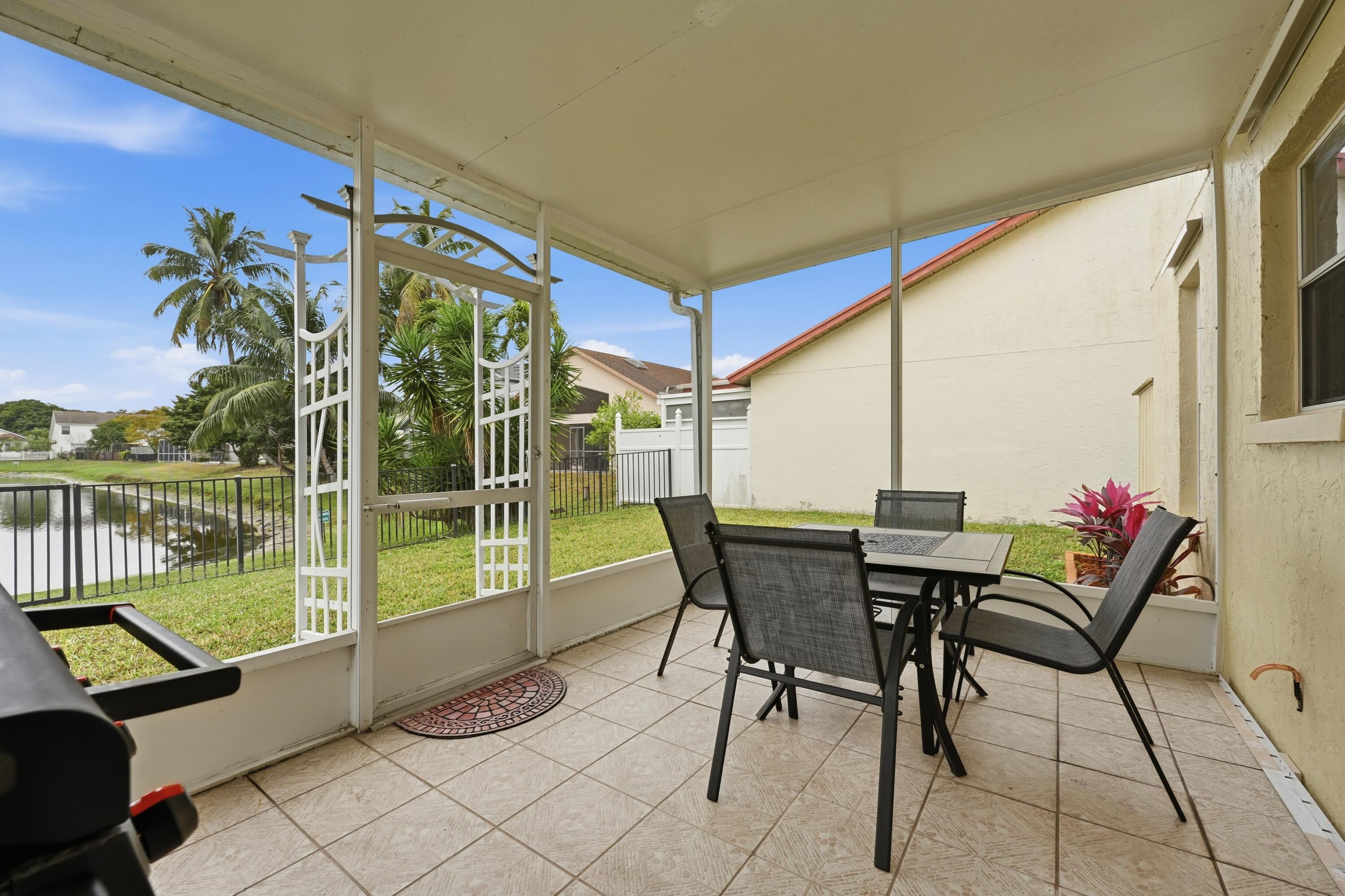 2805 Foxhall Drive E, West Palm Beach, FL 33417, West Palm Beach - Photo 4