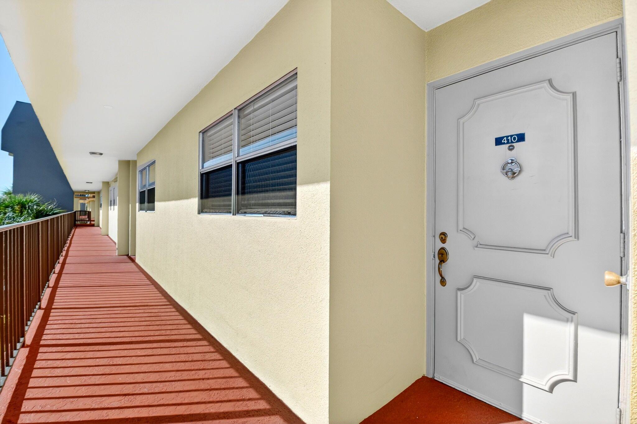 3661 Via Poinciana 410, Lake Worth, FL 33467, Lake Worth - Photo 4