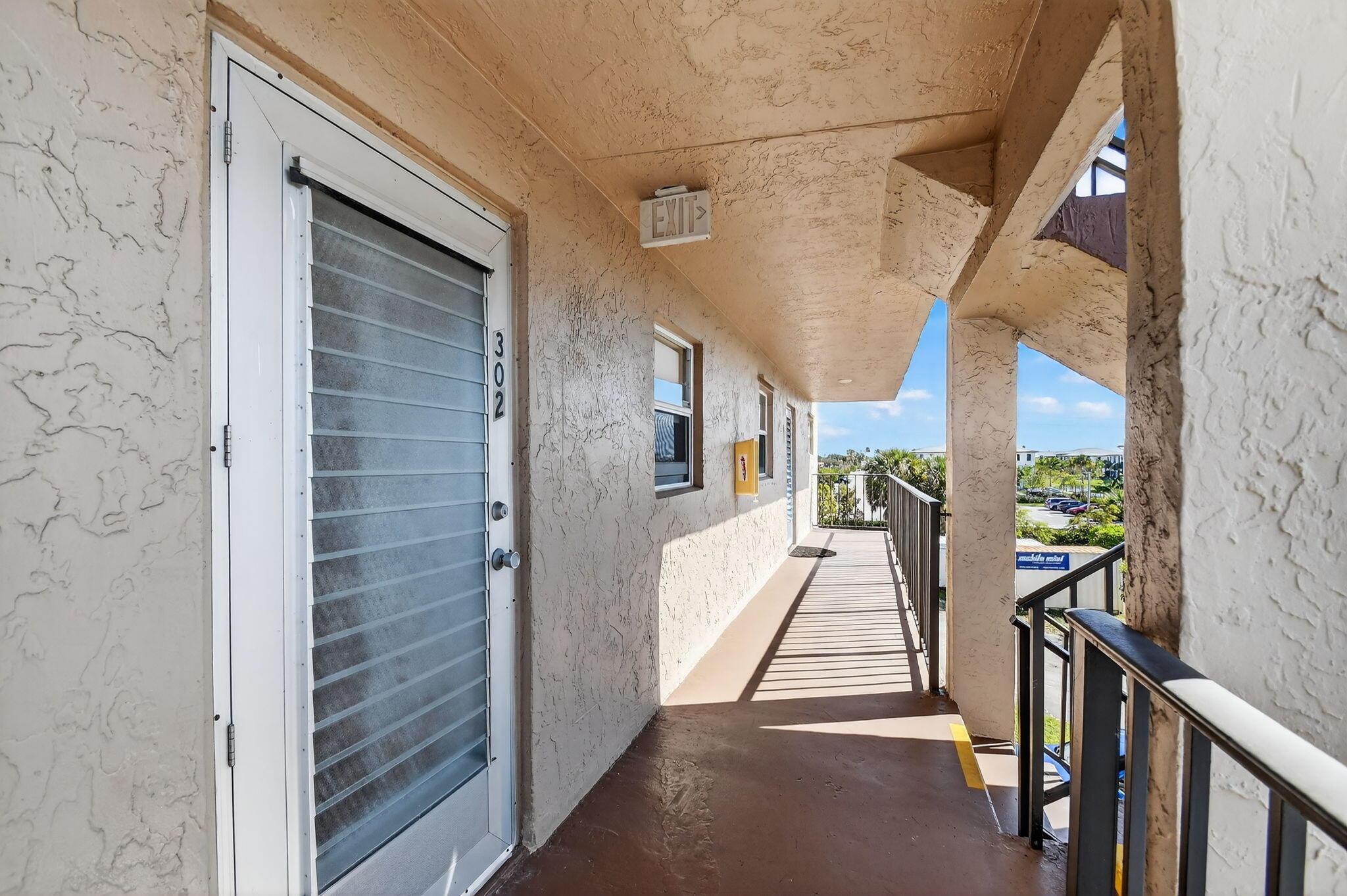 729 Lori Drive 302, Palm Springs, FL 33461, Palm Springs - Photo 4