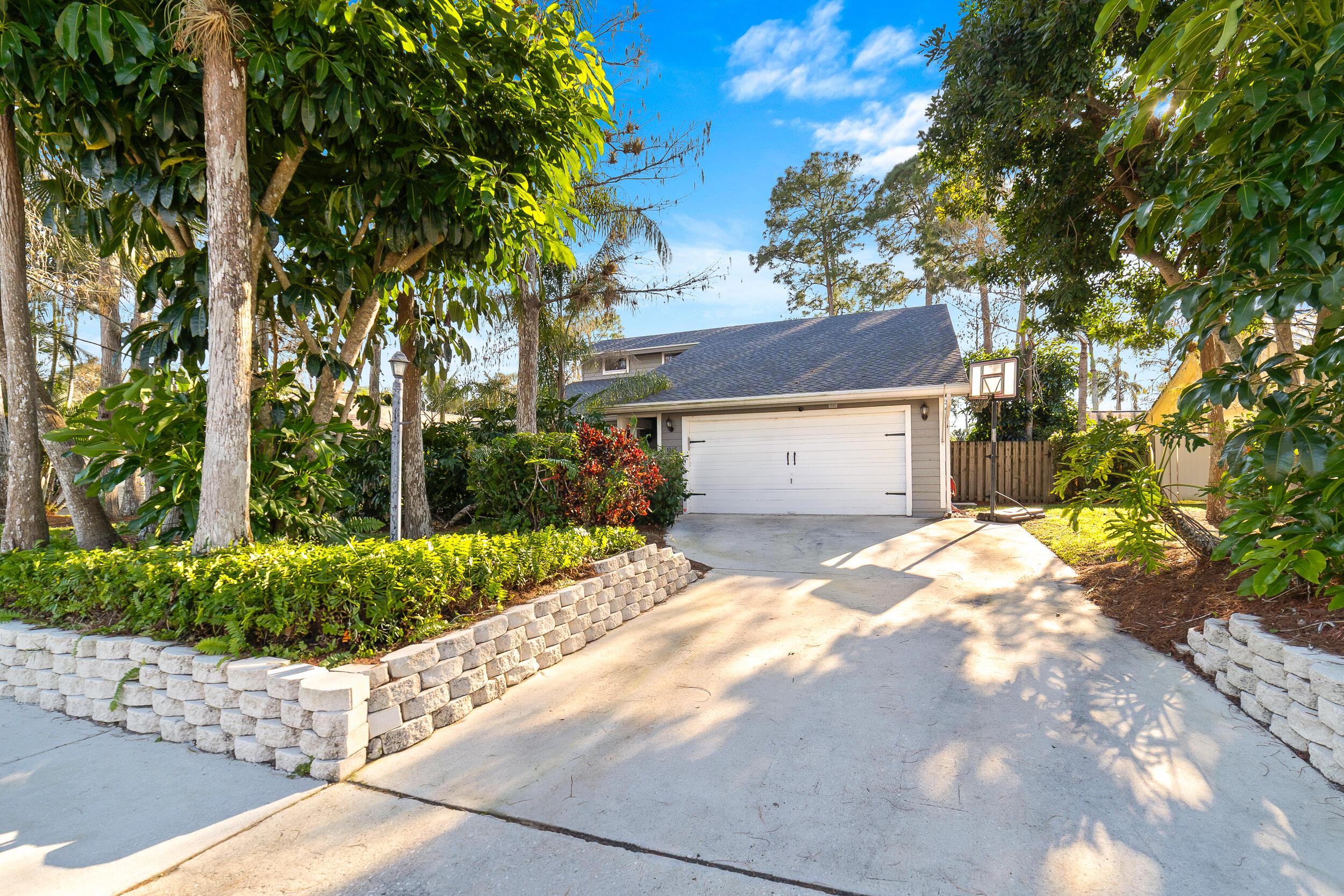 1045 Raintree Lane, Wellington, FL 33414, Wellington - Photo 2